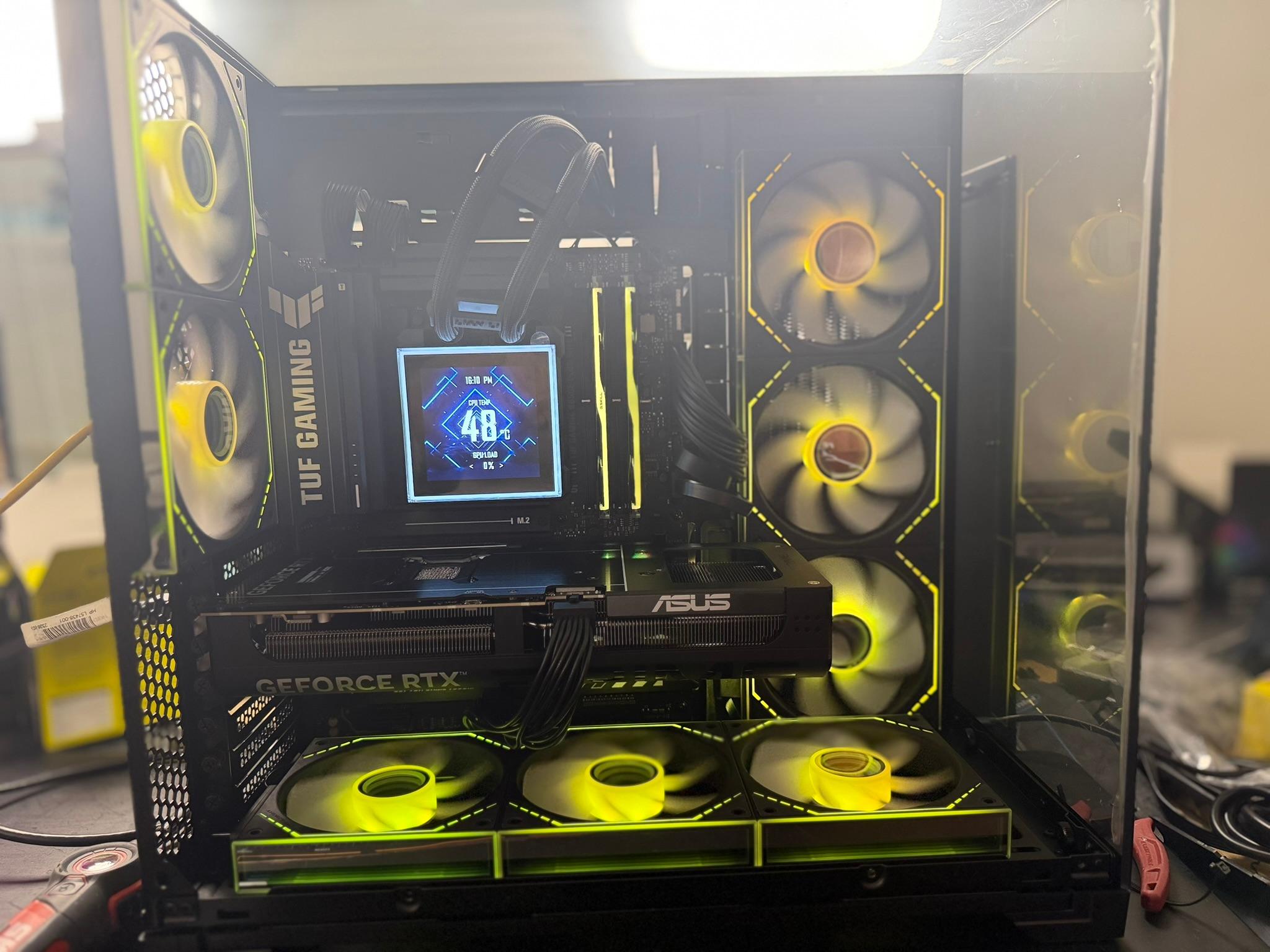 Ryzen 7 9700X| RTX 5070 OC | 32gbs 6000MT's CL36|2 Tb M.2