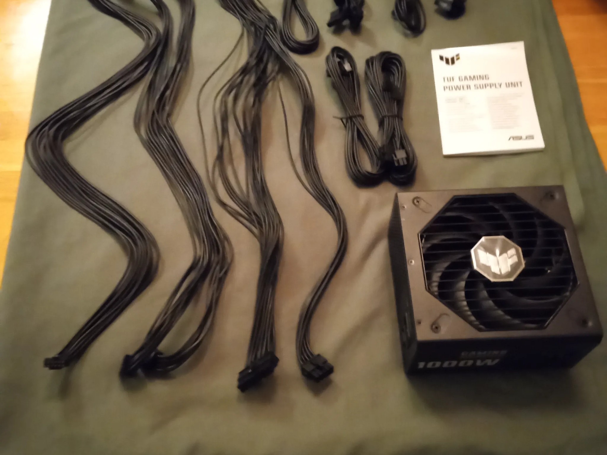 ASUS TUF 1000w gold like new used lightly.