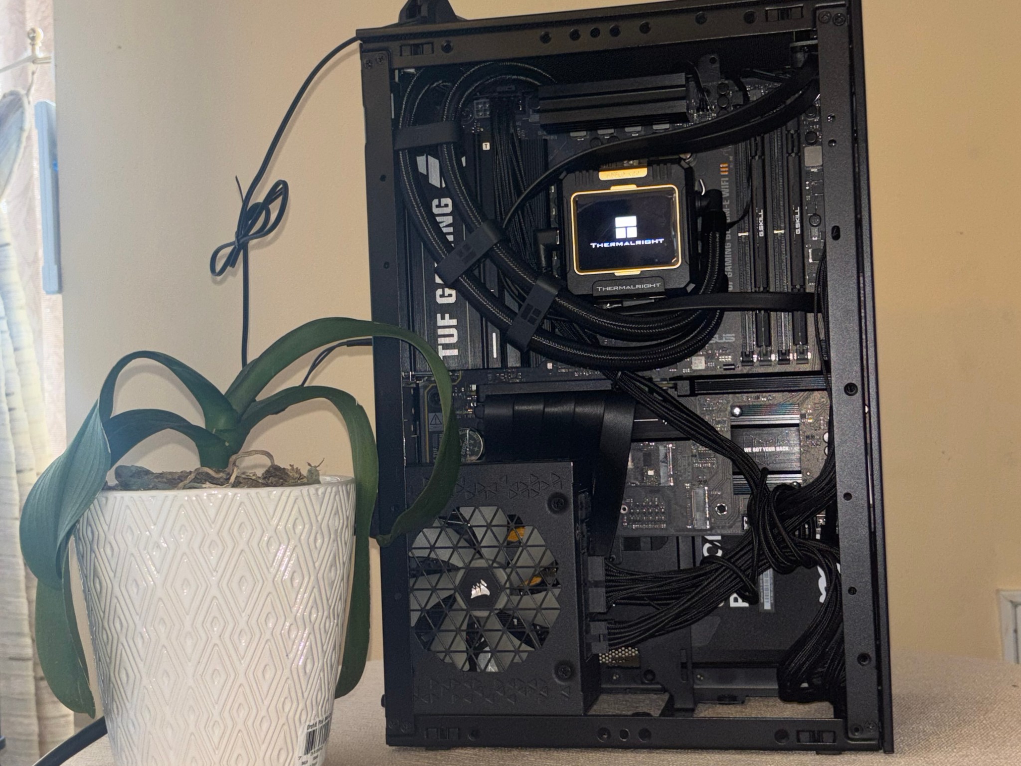 SHADOW Stealth SFF - 7900x, 5070, Meshroom S MATX config