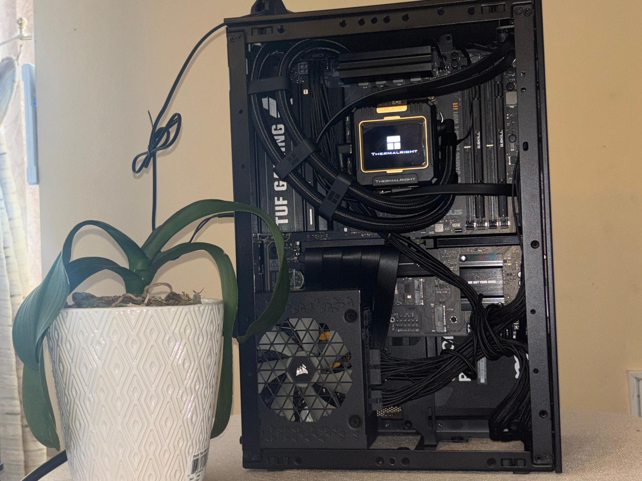 SHADOW Stealth SFF - 7900x, 5070, Meshroom S MATX config