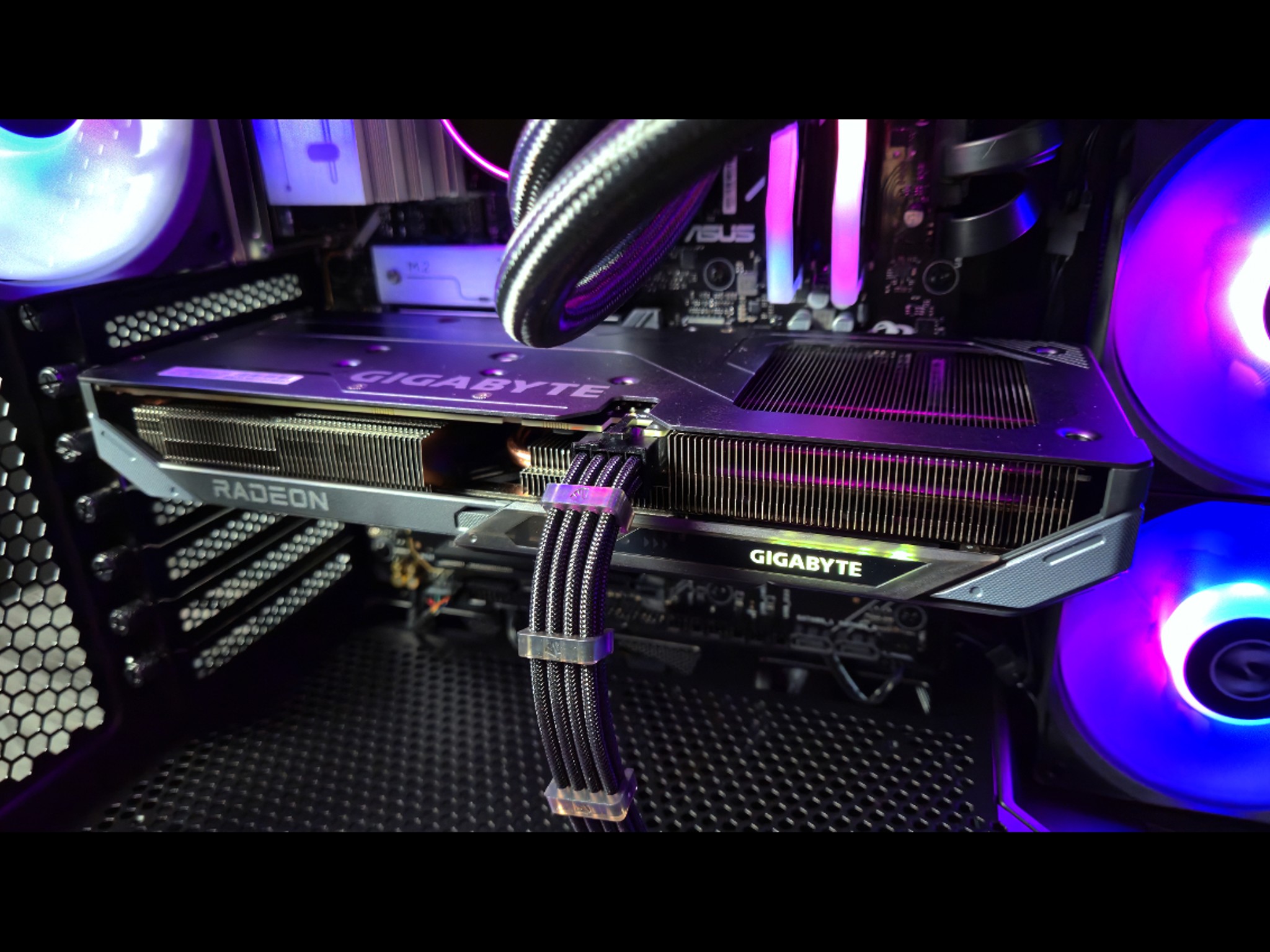 1440p Gaming PC - RX 9060 XT 16GB - Ryzen 7600X - 32GB DDR5 6000MHz CL30 - Gen4 NVMe - Custom