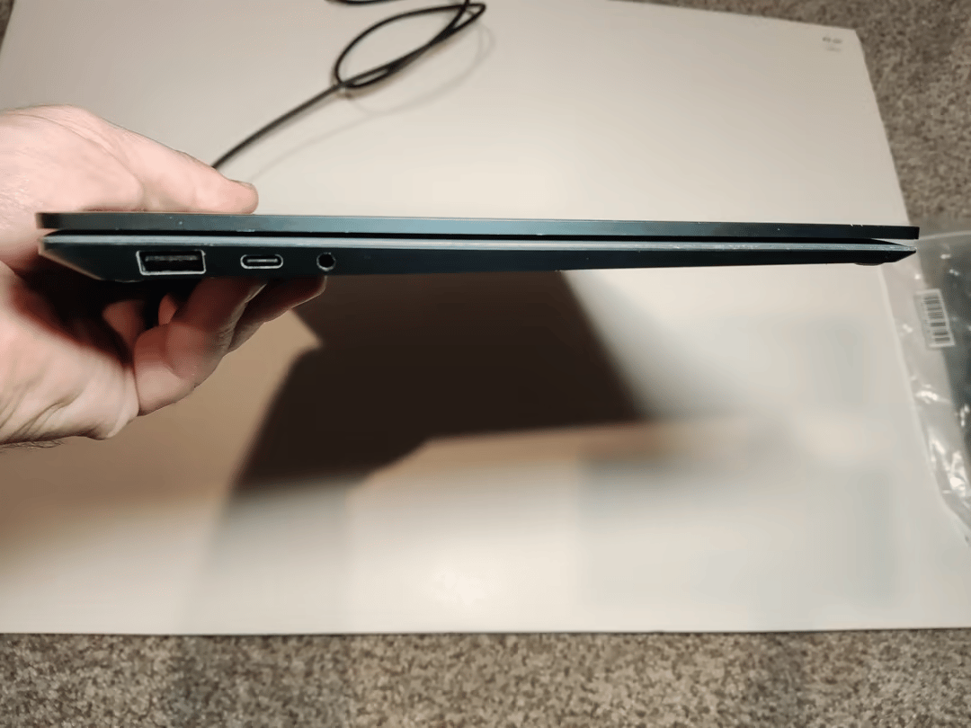 Microsoft Surface Laptop 3 13.5" Touch Screen Intel 1035G7 8GB Ram 256GB SSD