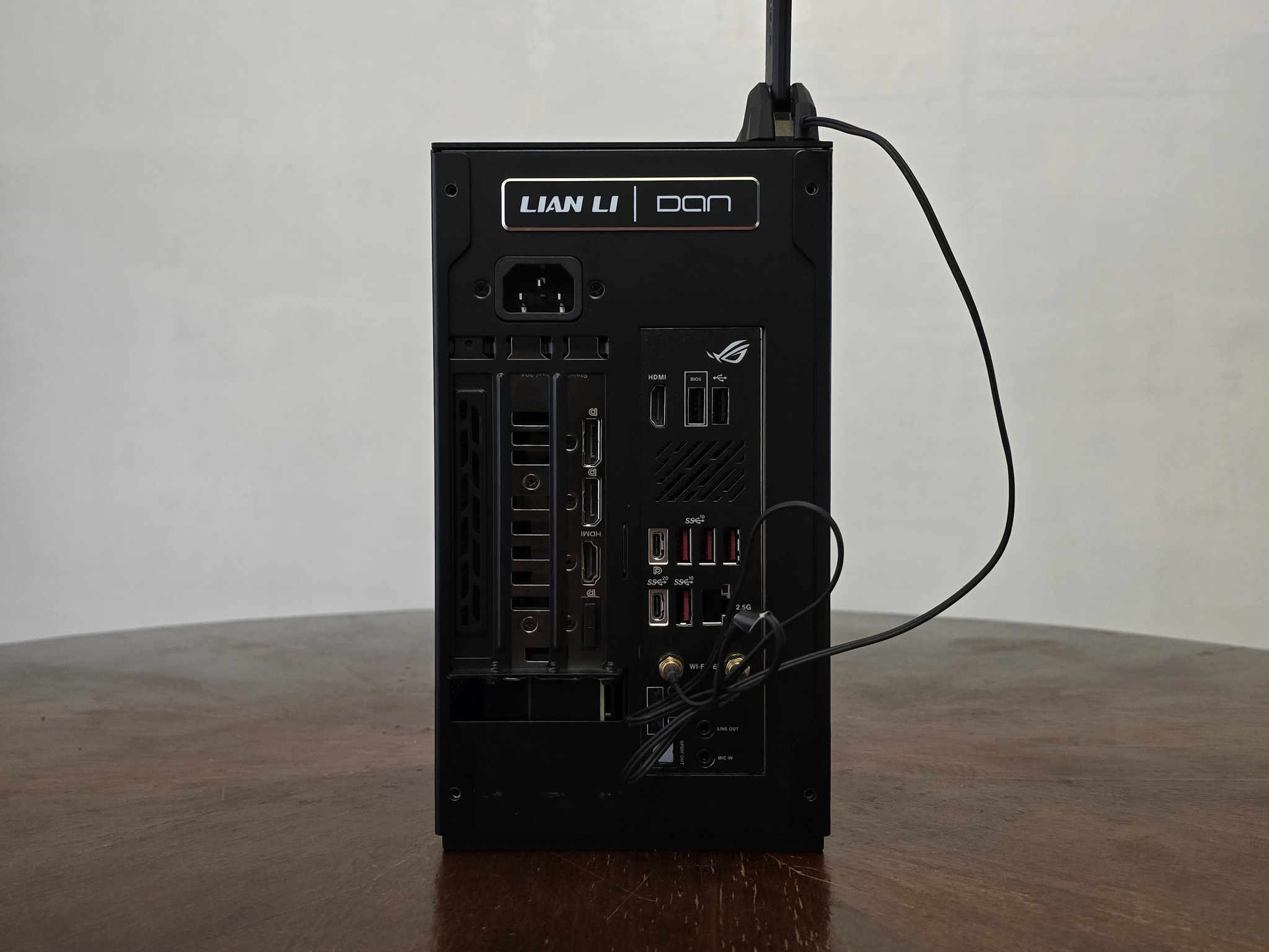 Compact Gaming – Ryzen 7 7800X3D | RTX 4070 | 64GB DDR5 | 240mm AIO | 1000W Platinum SFF PC