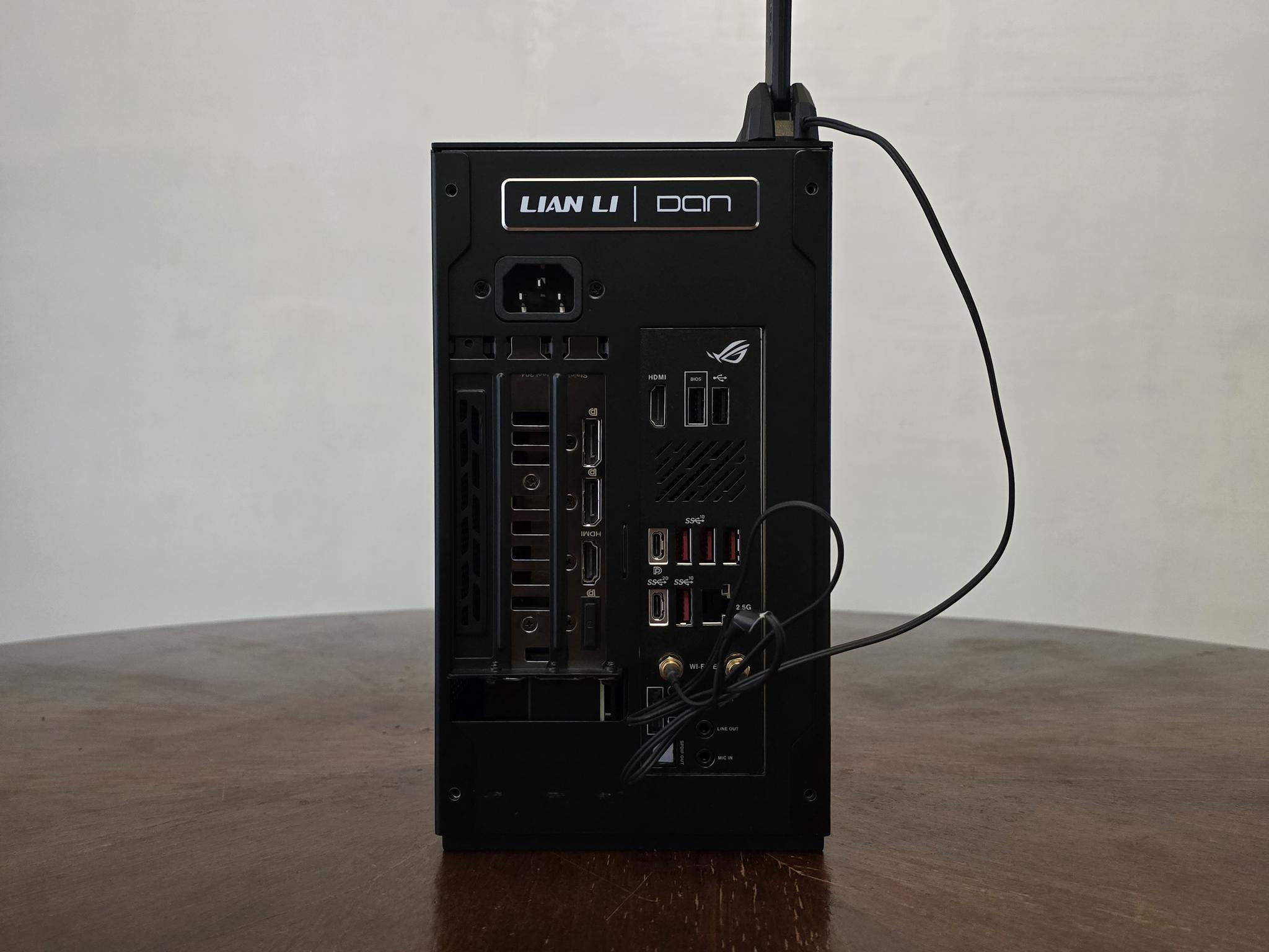Compact Gaming – Ryzen 7 7800X3D | RTX 4070 | 64GB DDR5 | 240mm AIO | 1000W Platinum SFF PC