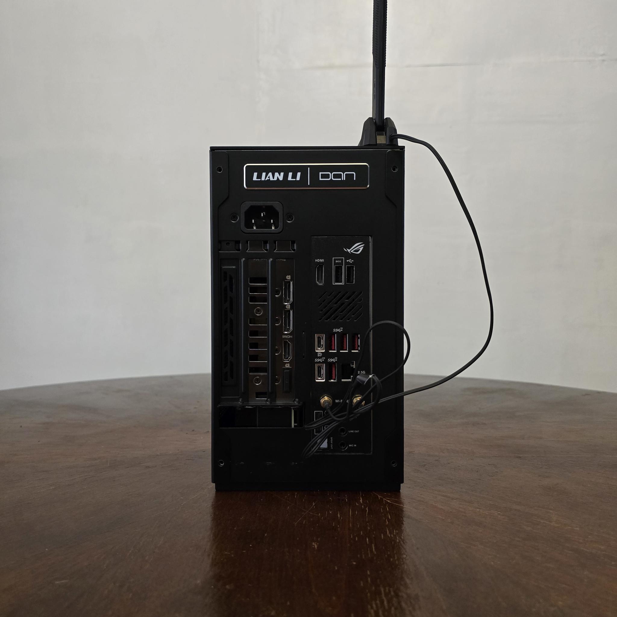 Compact Gaming – Ryzen 7 7800X3D | RTX 4070 | 64GB DDR5 | 240mm AIO | 1000W Platinum SFF PC