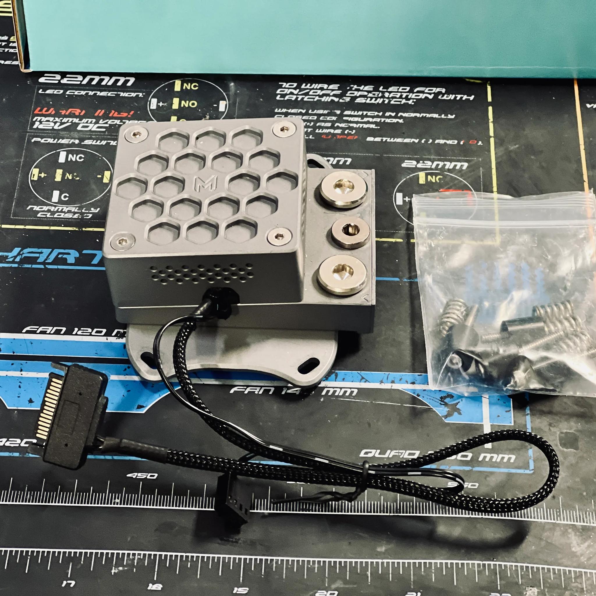 Modultra LOBO pump block w/ emitter heatsink and EKWB DDC 4.2 PWM Motor - *FOR AM4-5*