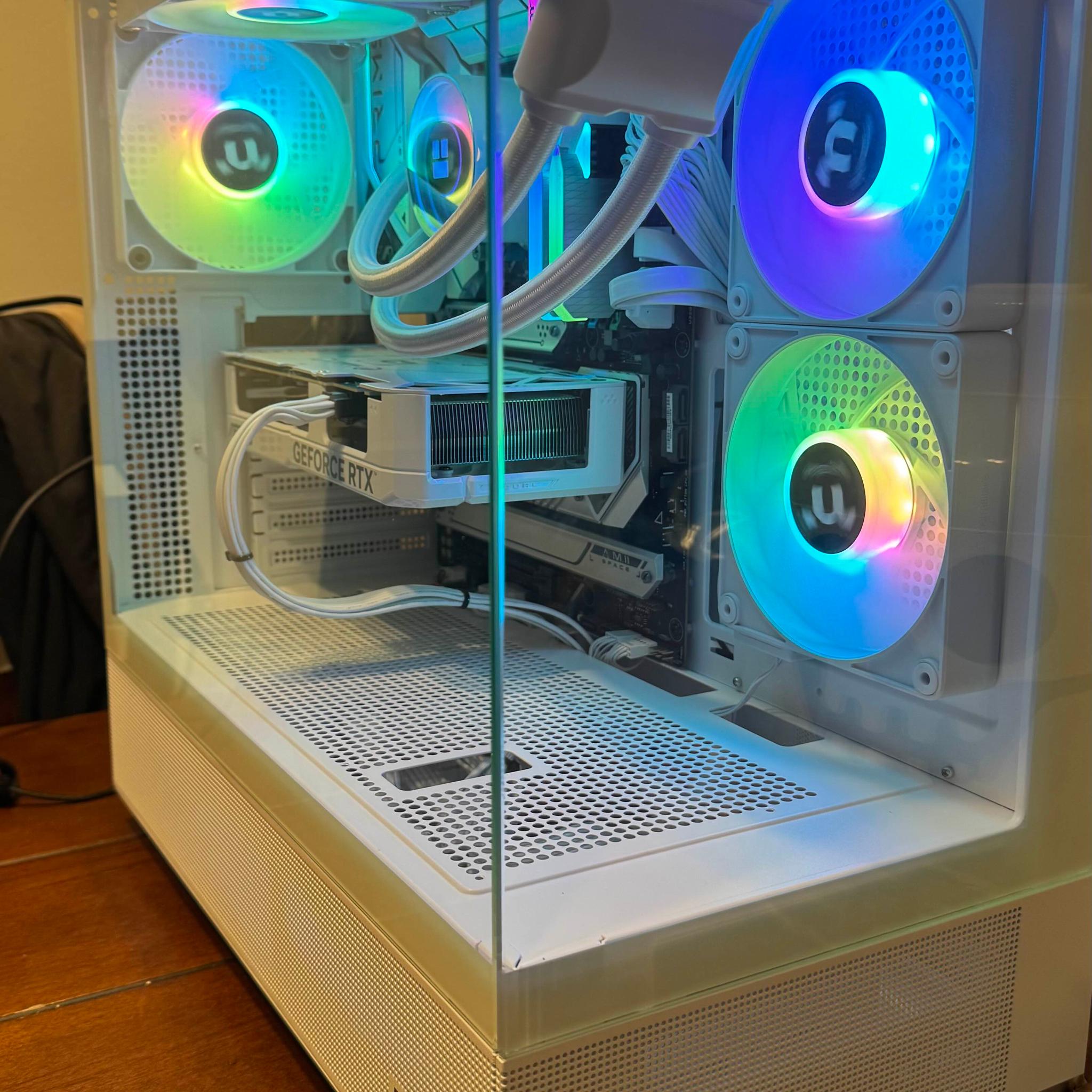 All White Gaming PC | Z790 | i7-13700KF | 4070 Super | 32GB DDR5 | 1TB SSD | 850W PSU | 360 AIO
