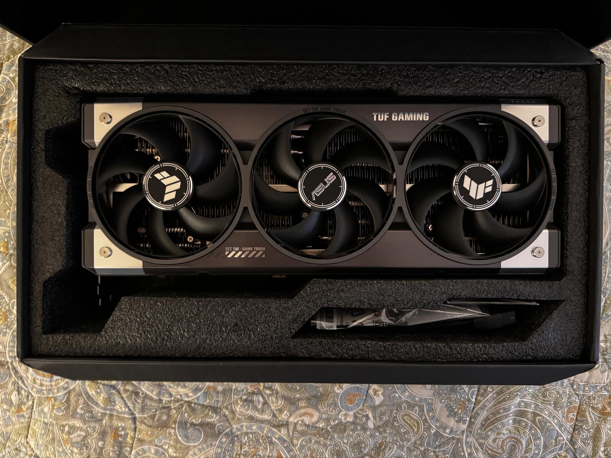 ASUS - TUF Gaming NVIDIA GeForce RTX 5080 16GB GDDR7 PCI Express 5.0 Graphics