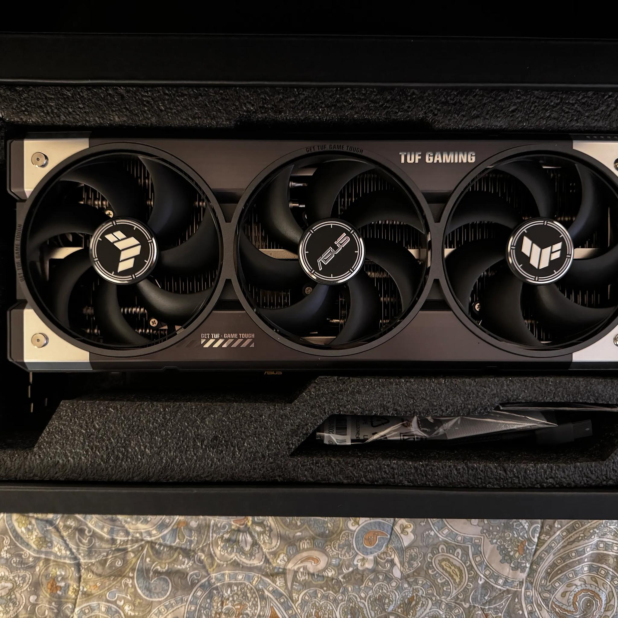 ASUS - TUF Gaming NVIDIA GeForce RTX 5080 16GB GDDR7 PCI Express 5.0 Graphics