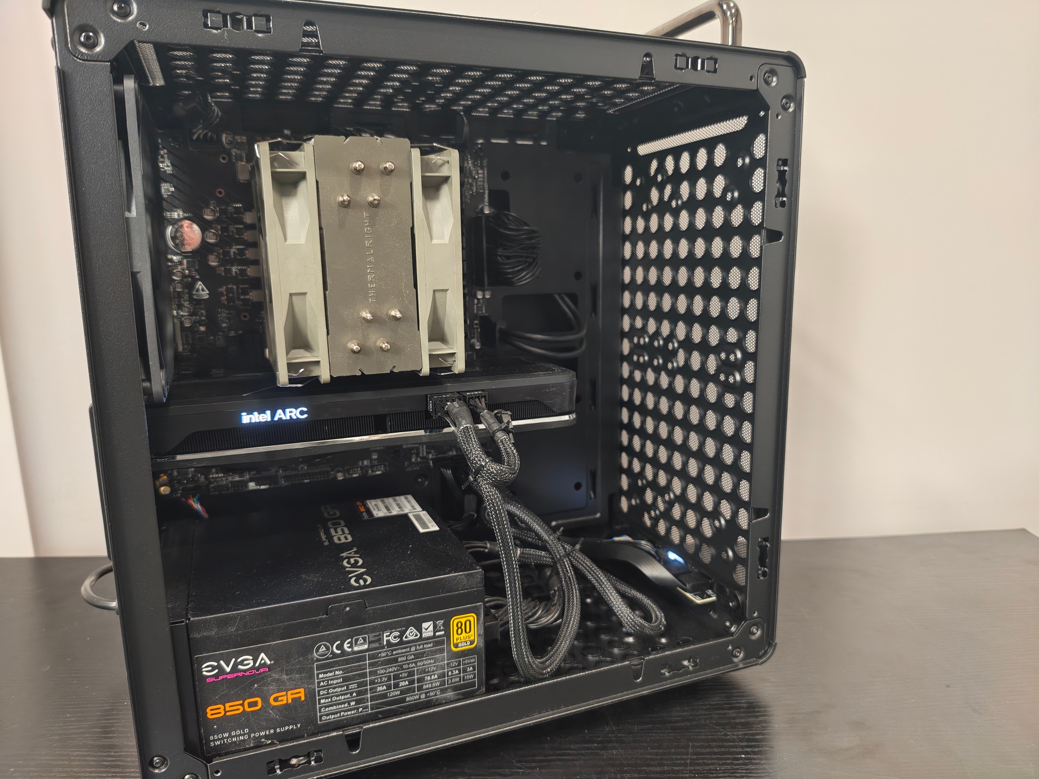 THE BLUE CUBE, fantastic value 1440P gaming pc equipped with FRAME GEN