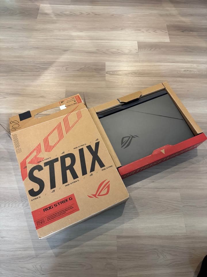 ASUS ROG Strix G16 - Ryzen 9 9955HX3D RTX 5070 Ti 32GB RAM 1TB SSD 16" 2.5K 240Hz