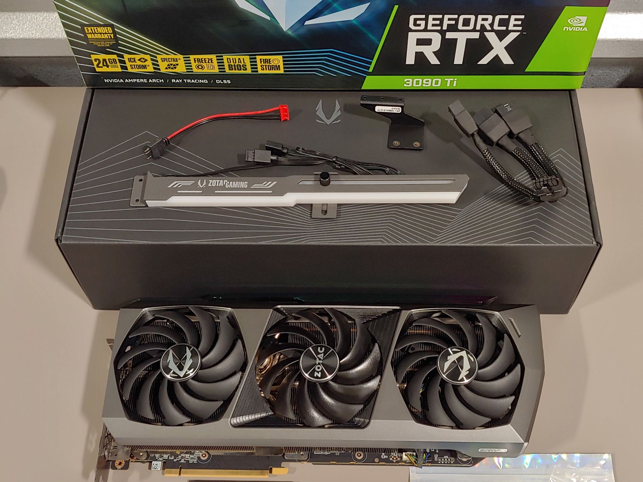 ZOTAC GAMING GeForce RTX 3090 Ti AMP Extreme Holo – 24GB GDDR6X