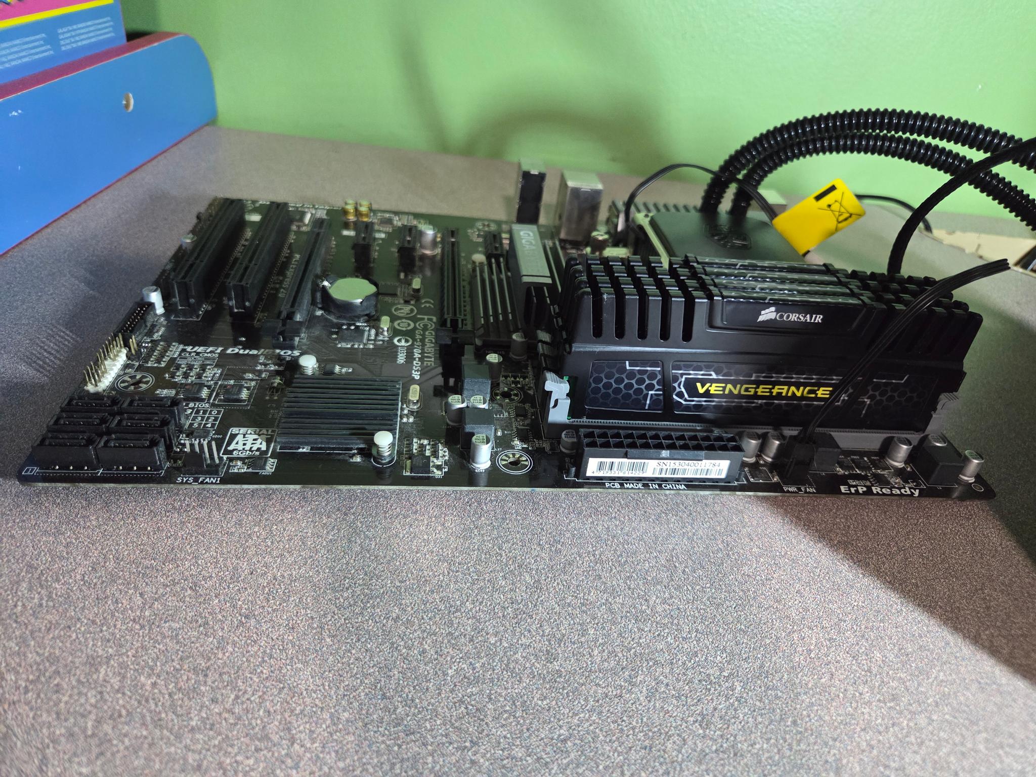 Bundle: Gigabyte GA-970A-DS3P | AMD FX-8320 | 16GB Corsair RAM DDR3