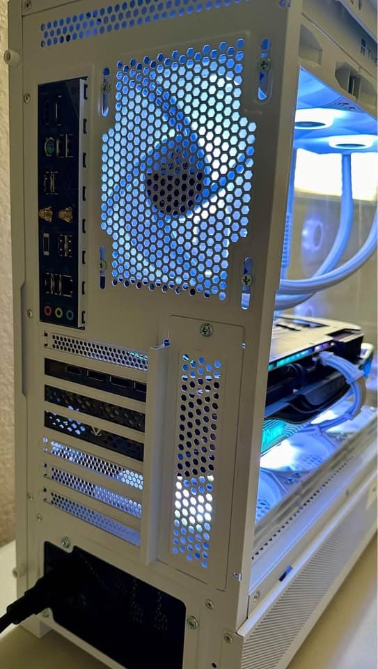Gaming PC white/silver rtx 4070 ti