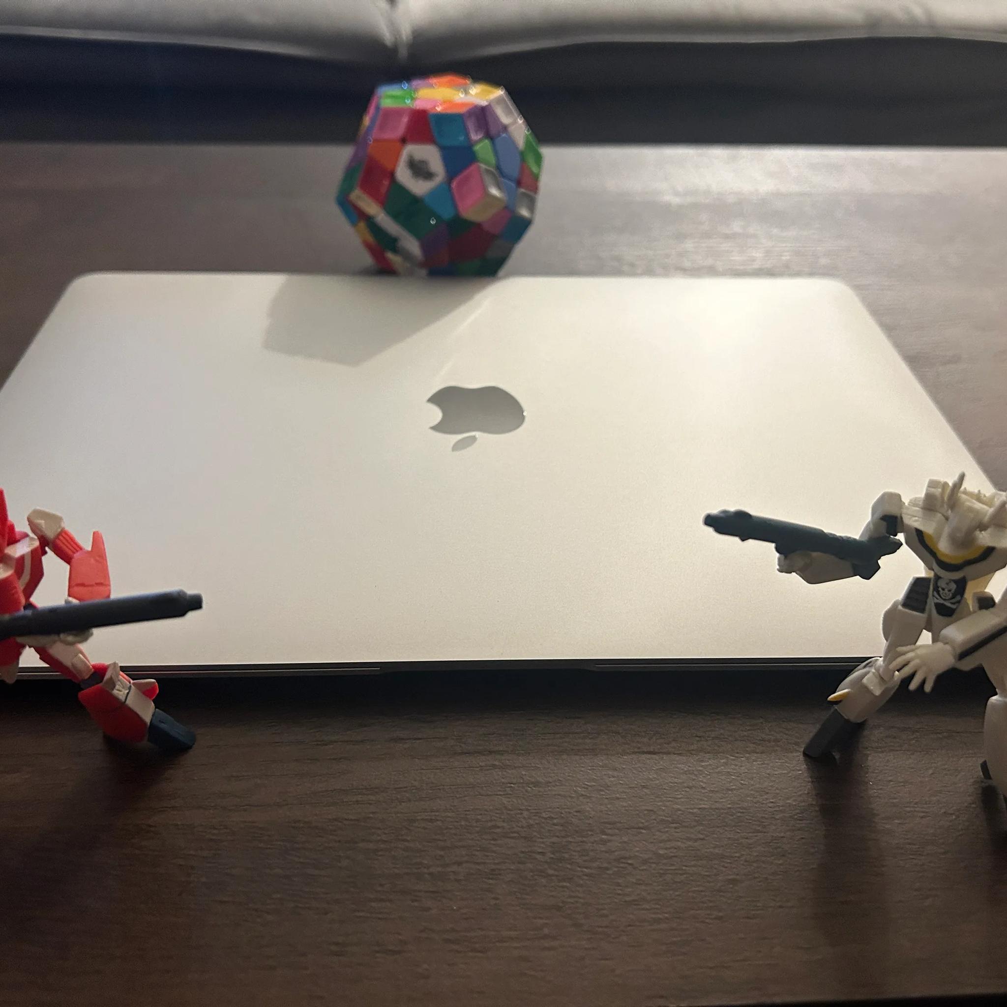 Macbook Air M1 13 in Silver, 8GB RAM, SSd 256GB