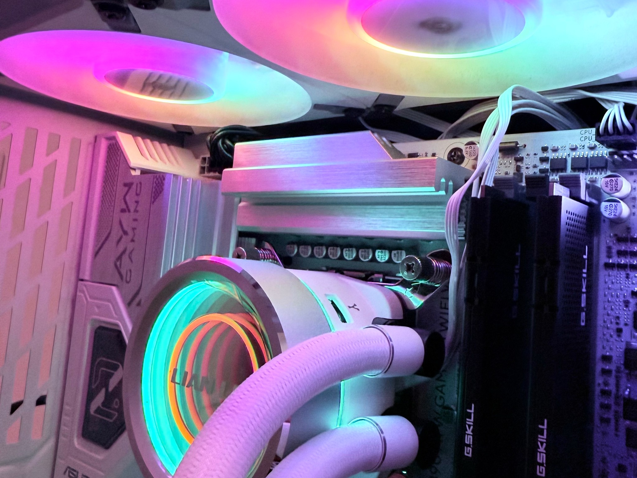 ⚪️"Aurora Prism"⚪️| 1440p/4k Gaming | RTX 5070 Ti | Ultra 7 265k | 32B Ram | 2tb Storage | WiFi