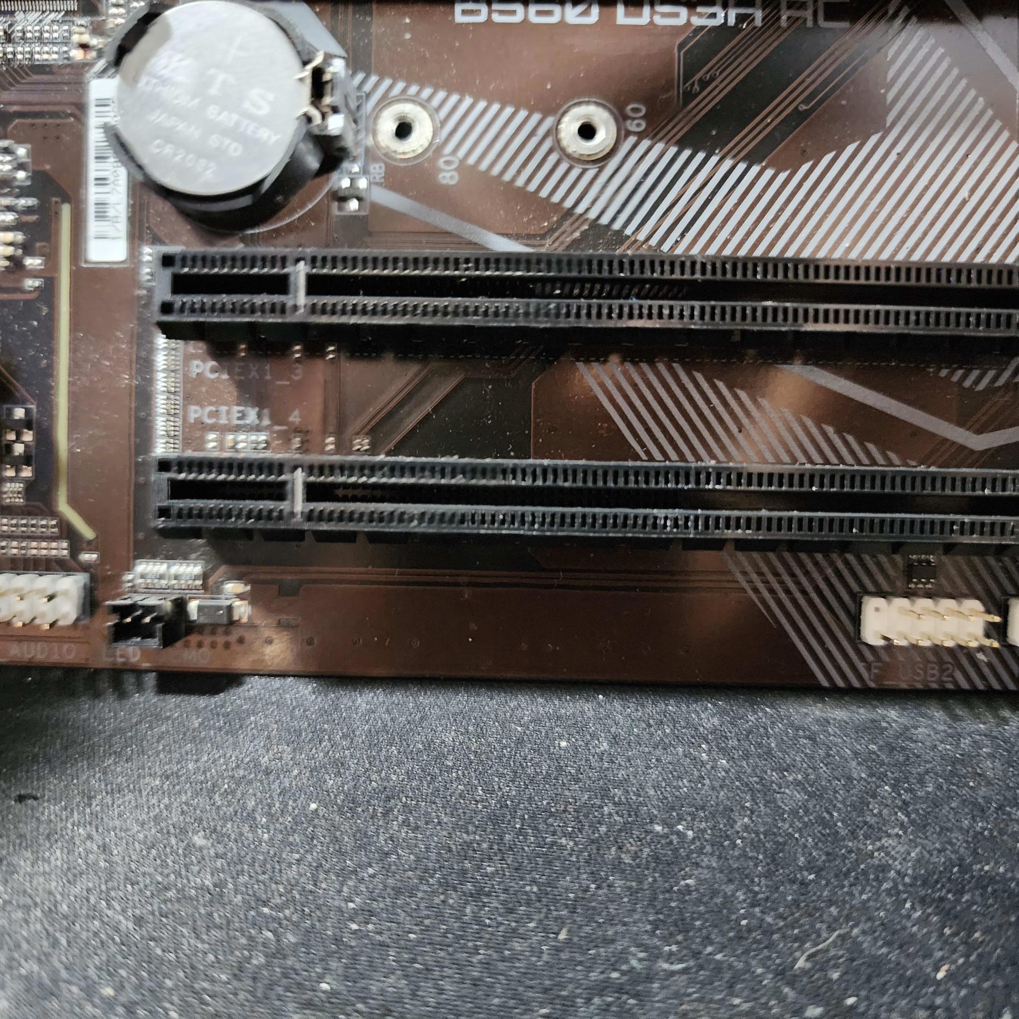 GIGABYTE B560 DS3H AC + i5 10400F + ARGB Cooler combo 