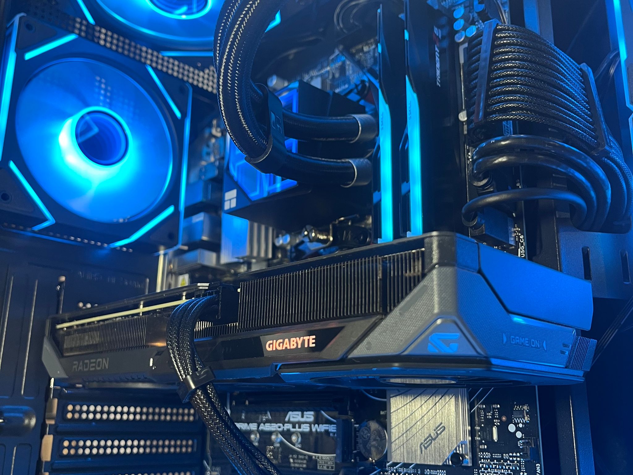 RX 9060 XT 16GB | Ryzen 5 7600 | 32GB RAM | Gaming PC