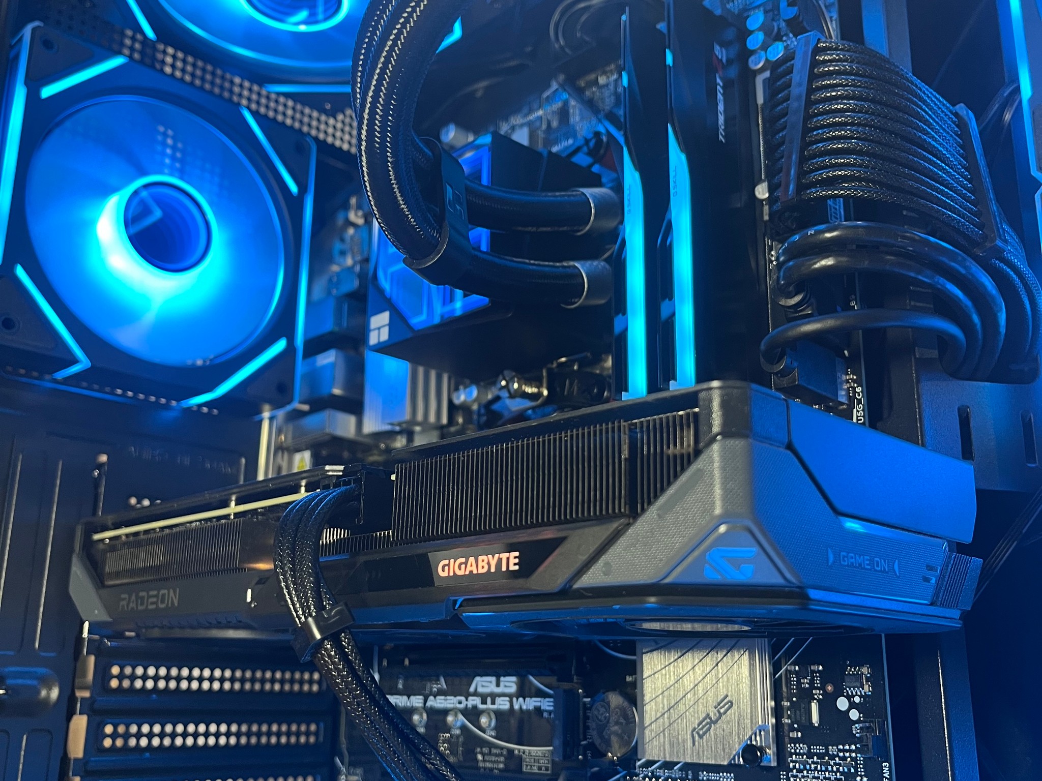 RX 9060 XT 16GB | Ryzen 5 7600 | 32GB RAM | Gaming PC