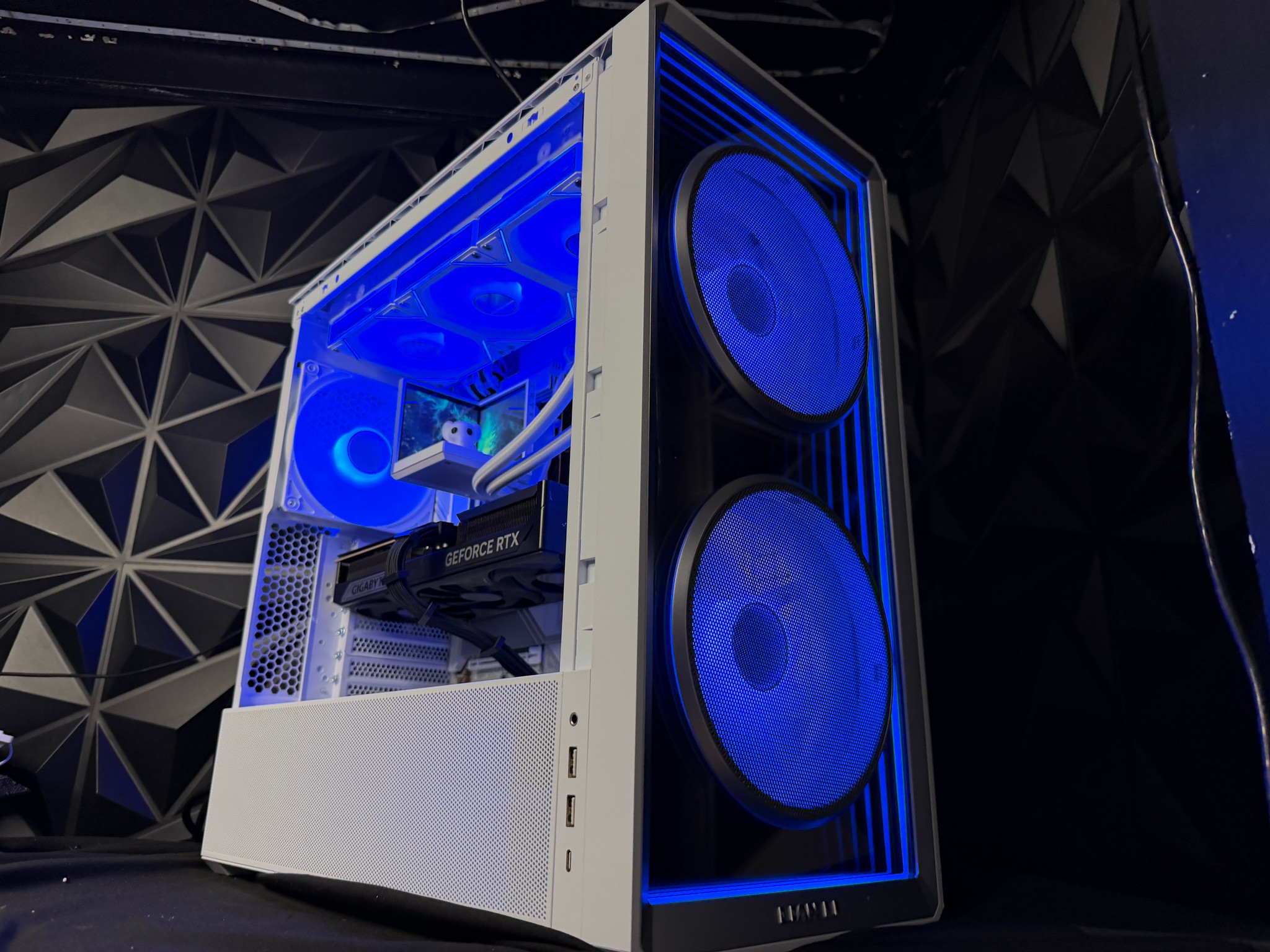 🐘❄️ IVORY TUSK ❄️🐘Ryzen 7 9850X3D| RTX 5080| 64 GB DDR5| 4.75TB NVMe| 1000W Platinum PSU