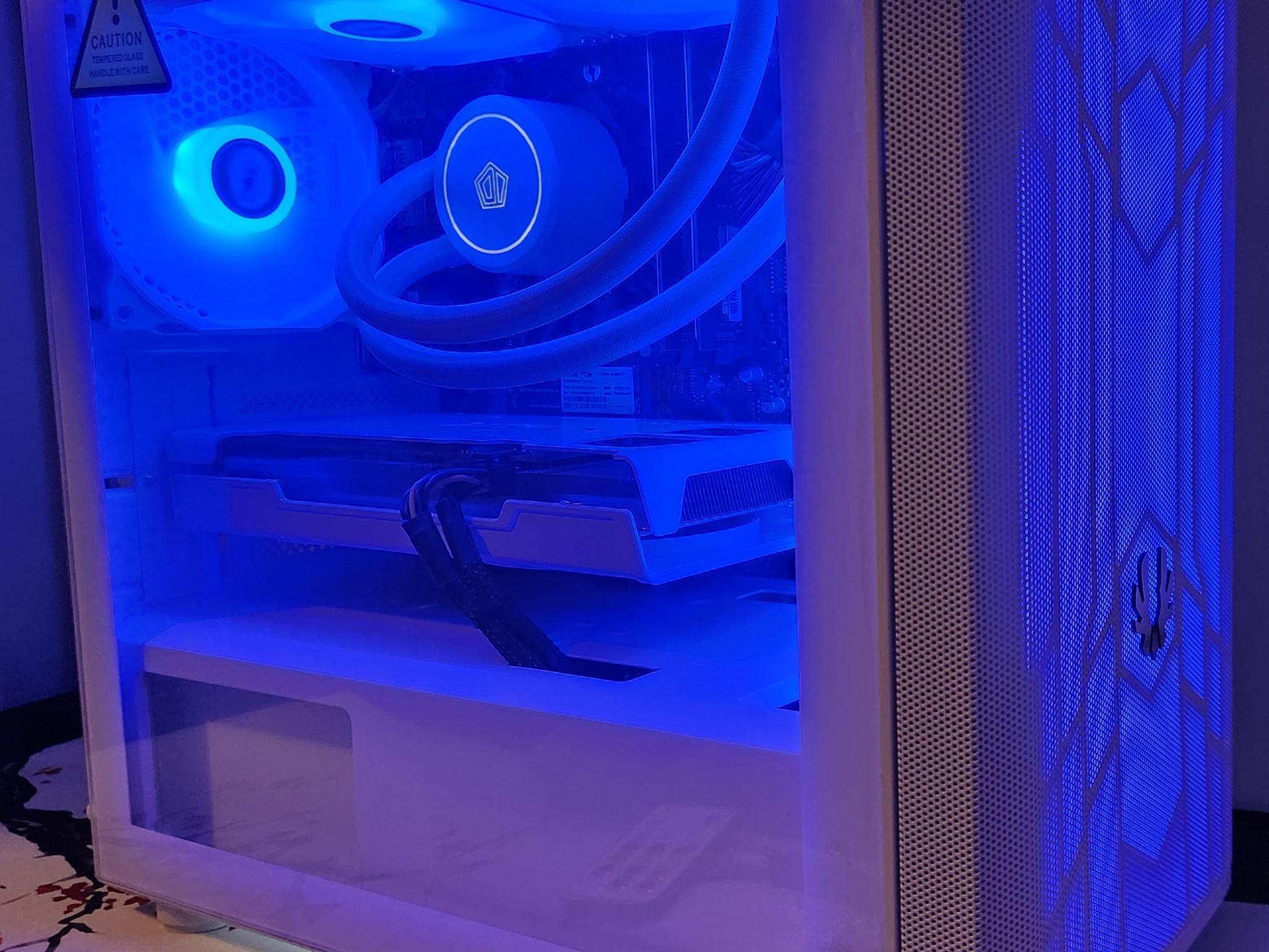 Liquid Cooled Frosty RIG Ryzen 5 / 32GB / 1TB SSD / RX 6600