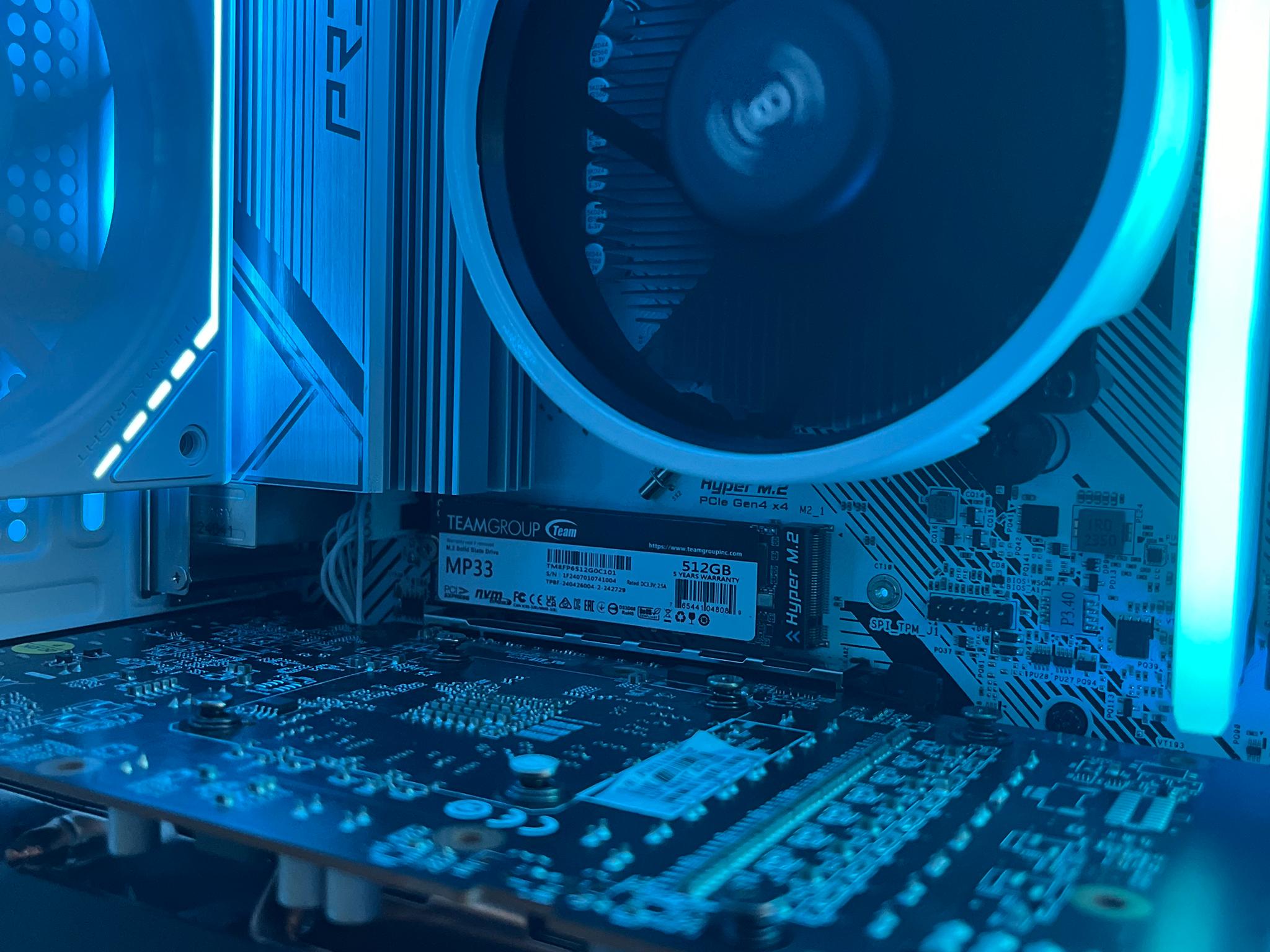 CUSTOM WHITE PC | RYZEN 5 5500 | RX 6600XT | RAM DDR4 16GB | WIN 11 PRO | PURE PERFORMANCE