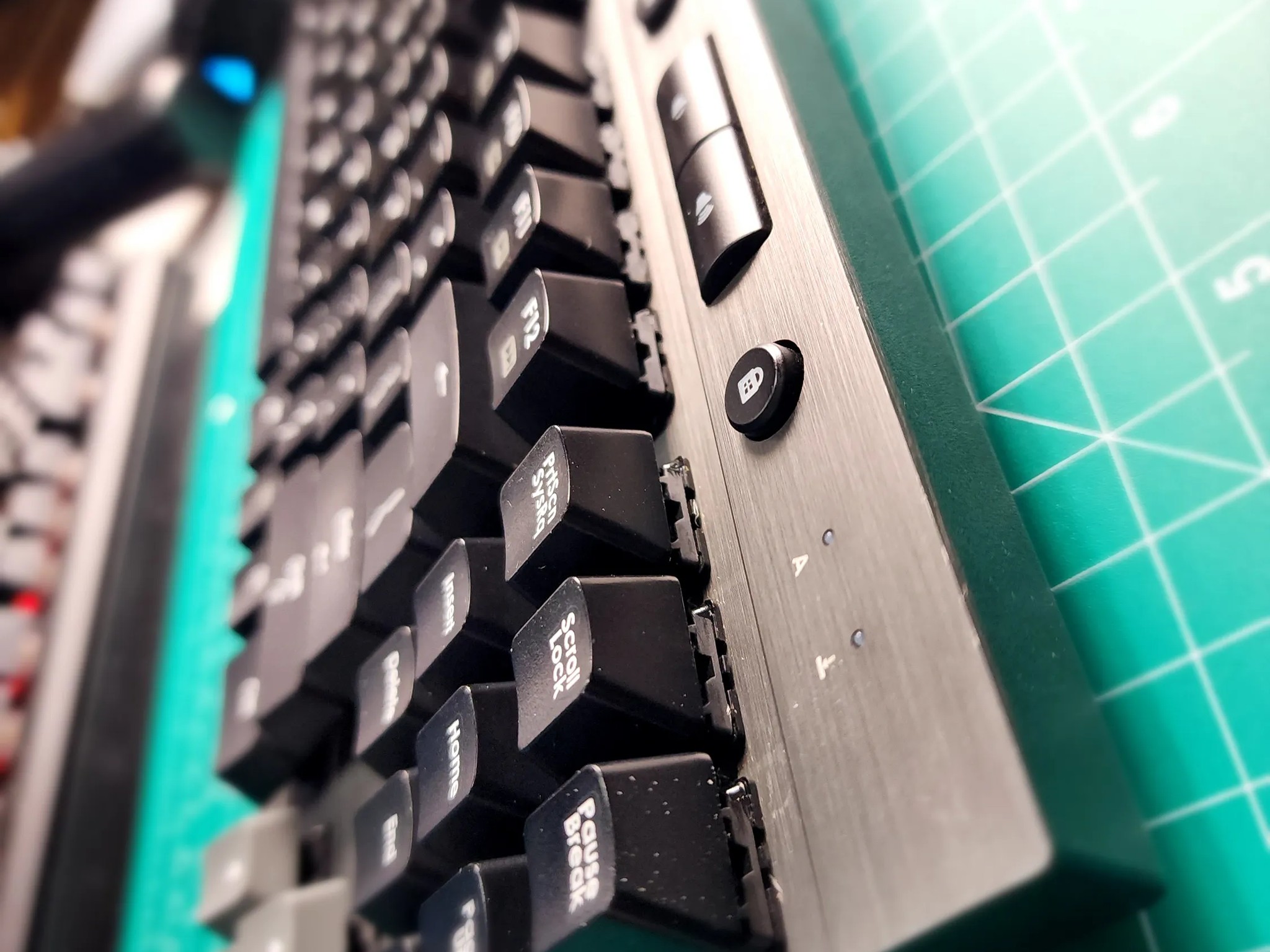 Corsair K65 Vengeance Gaming CH-9000040-NA Wired RED CHERRY MX Keyboard