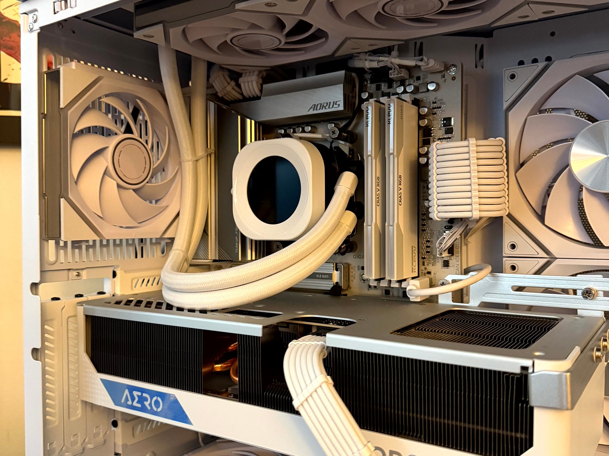 Aurskriða - RTX 4080 Super OC | Ryzen 9 7900x3d | 32GB RAM @6400 | 3TB Total NVME | 1200W Gold