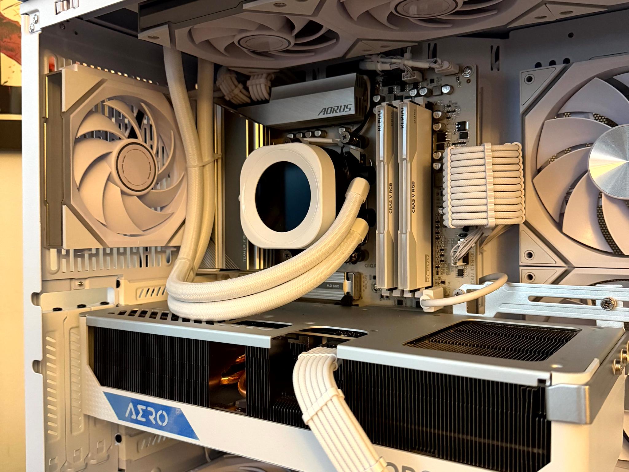 Aurskriða - RTX 4080 Super OC | Ryzen 9 7900x3d | 32GB RAM @6400 | 3TB Total NVME | 1200W Gold