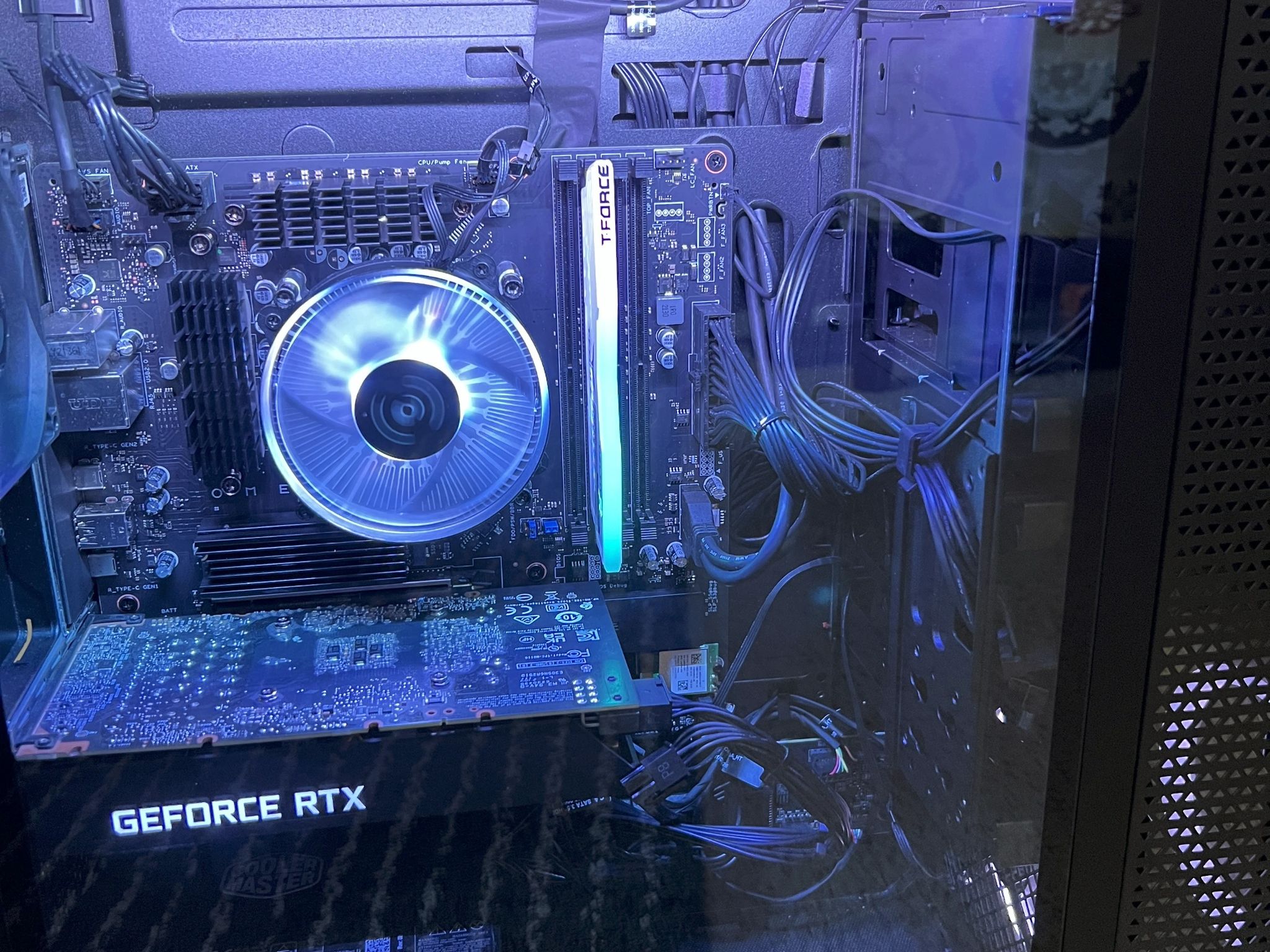 HP Omen 30L Ryzen 5 5600x 16gb Ram Team Tforce Delta RTX 3060 240 ssd nvme