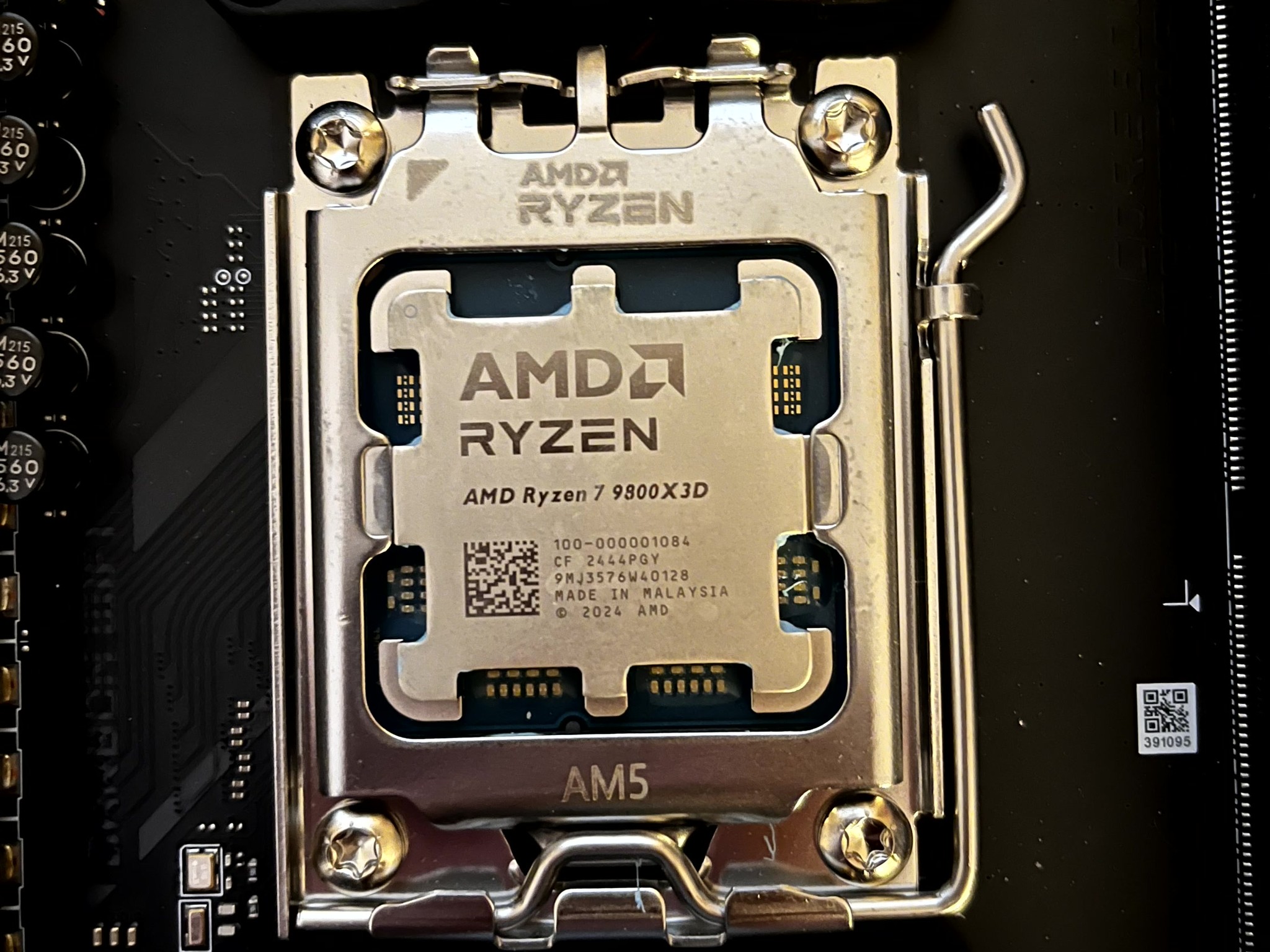 🔥Ryzen 7 9800X3D🔥 | X670E Motherboard | 32GB @6400 MT/s | 4TB NVME