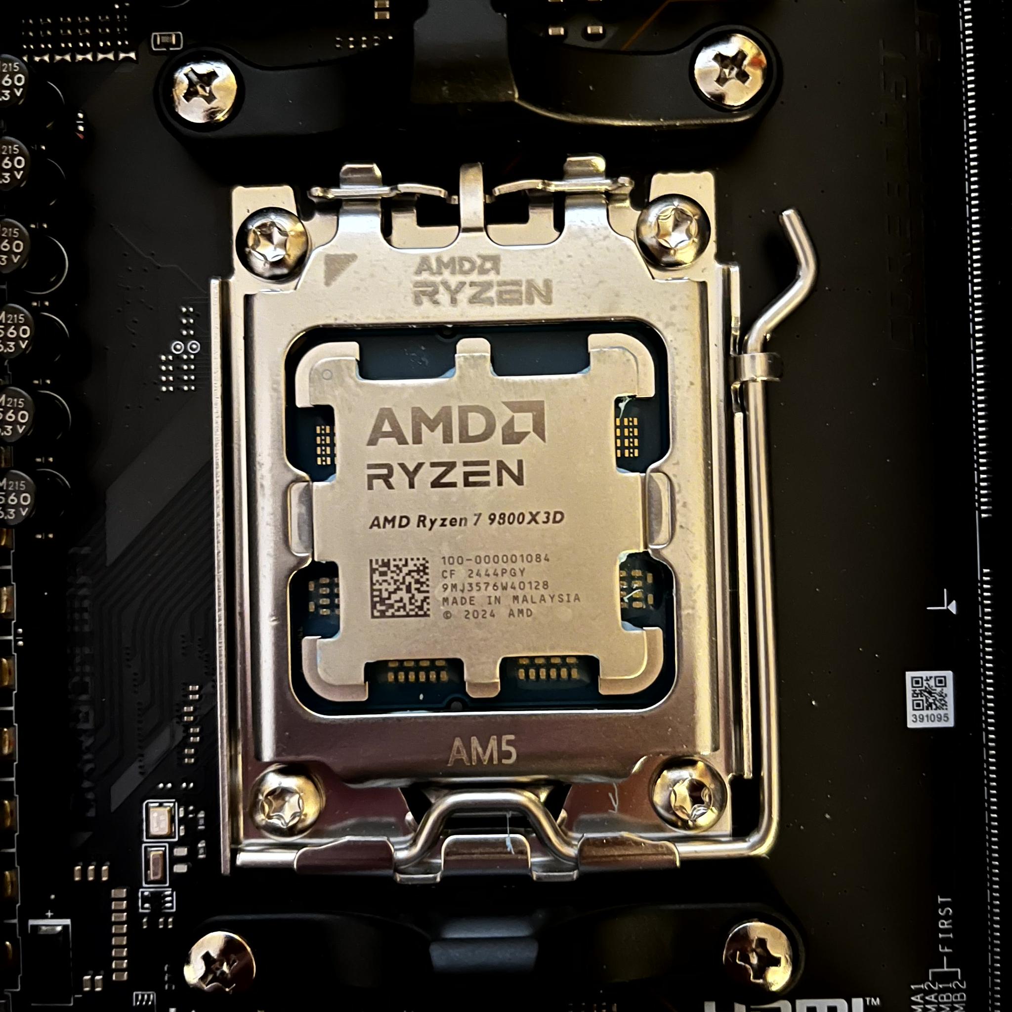 🔥Ryzen 7 9800X3D🔥 | X670E Motherboard | 32GB @6400 MT/s | 4TB NVME