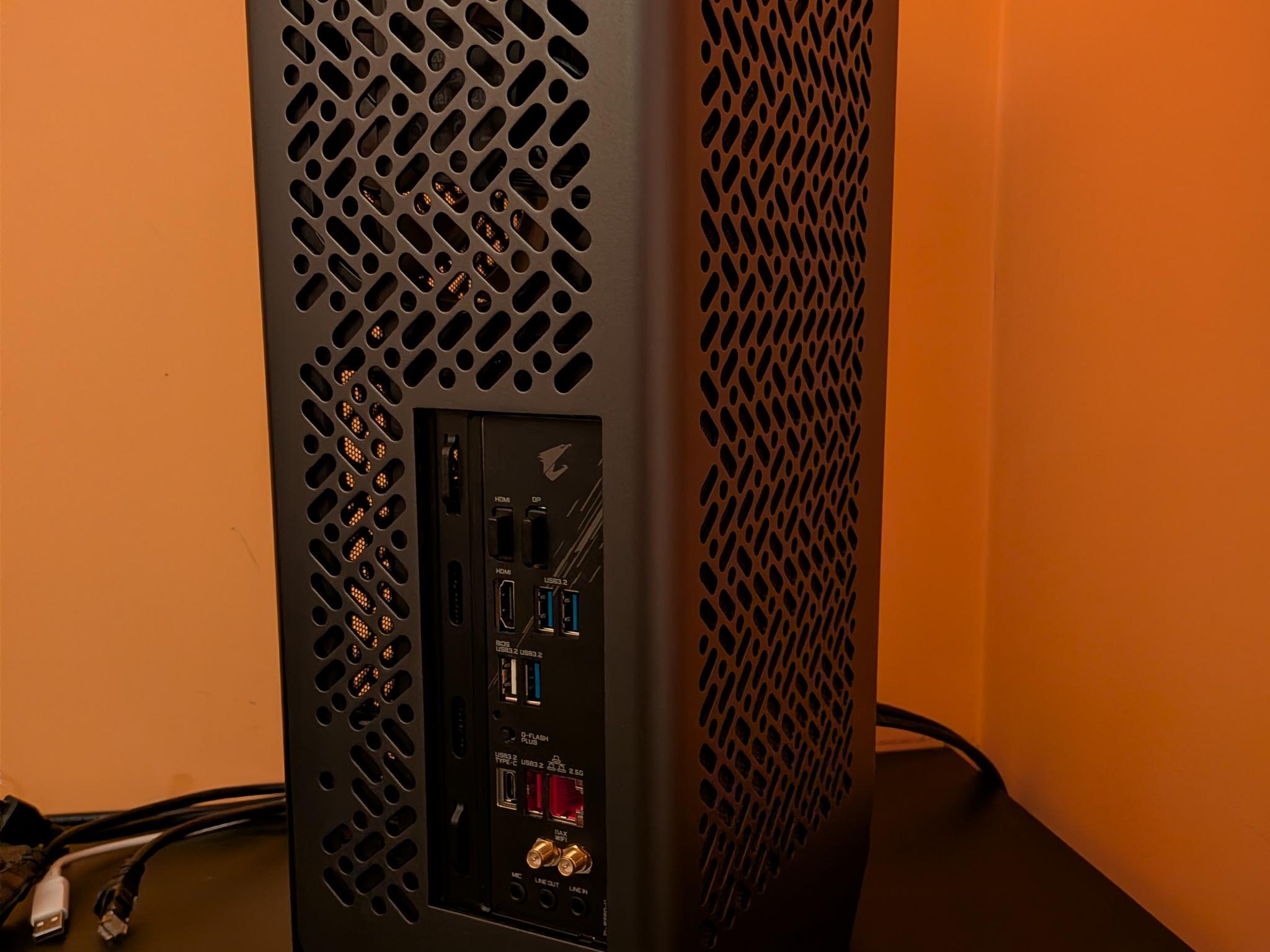 Ryzen 5 | RX 6600 XT 8GB | 1TB | 16GB | 850W PSU | ITX