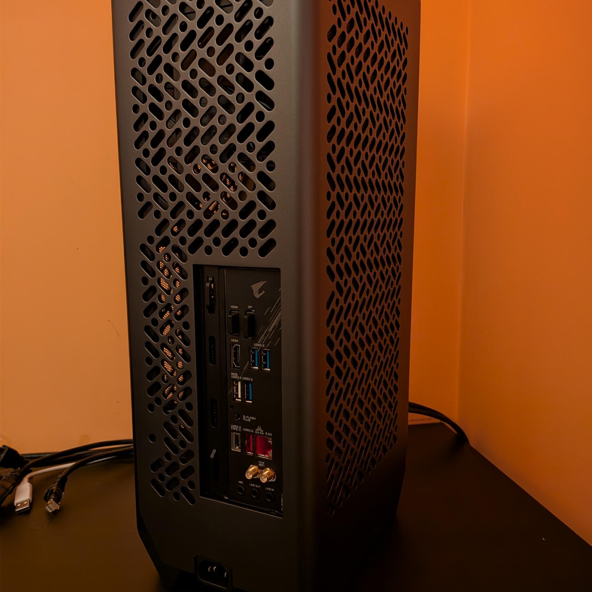 Ryzen 5 | RX 6600 XT 8GB | 1TB | 16GB | 850W PSU | ITX