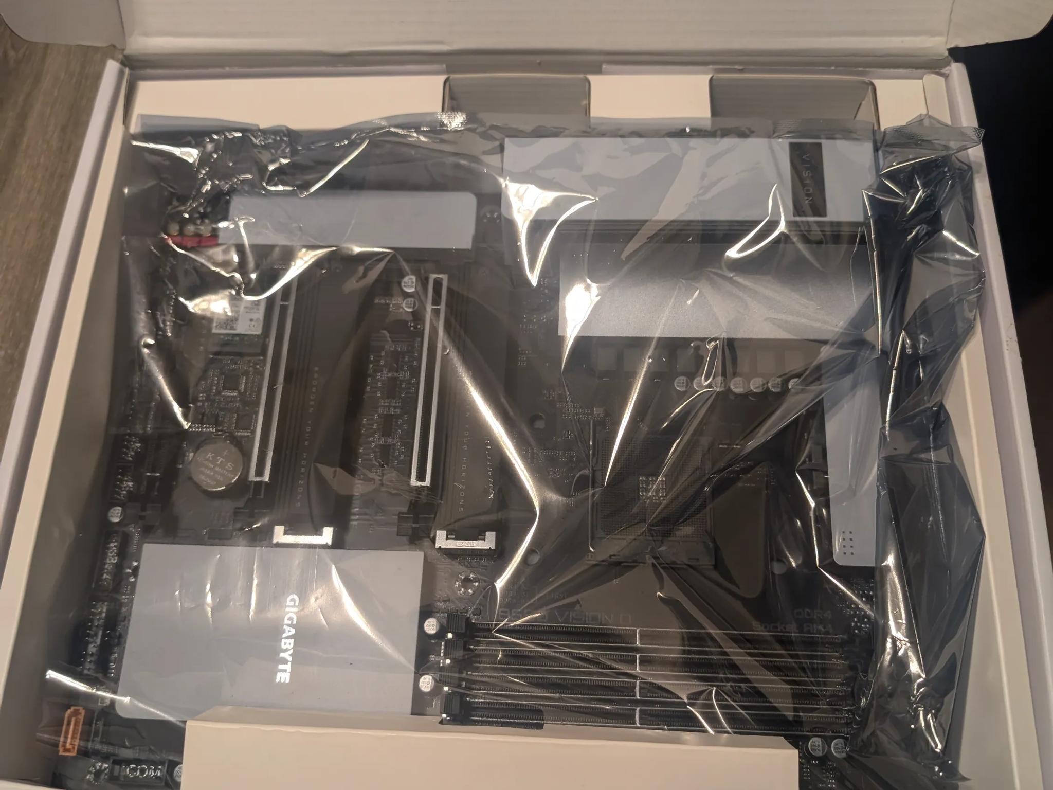 Gigabyte B550 VISION D AMD AM4 DDR4 ATX Motherboard WORKS Great