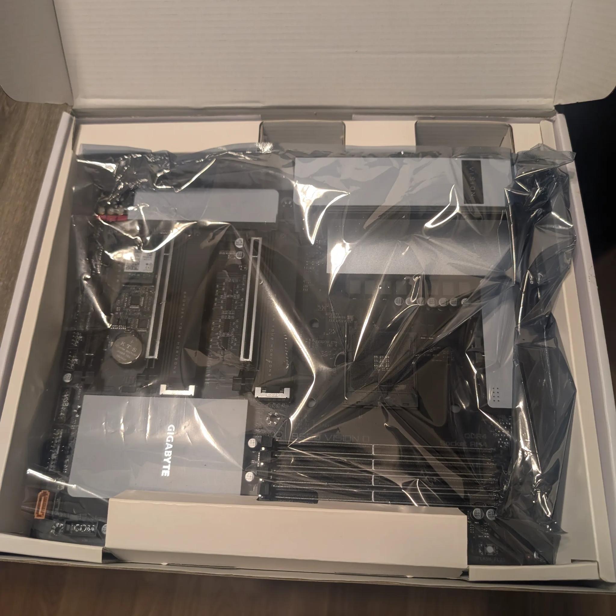 Gigabyte B550 VISION D AMD AM4 DDR4 ATX Motherboard WORKS Great