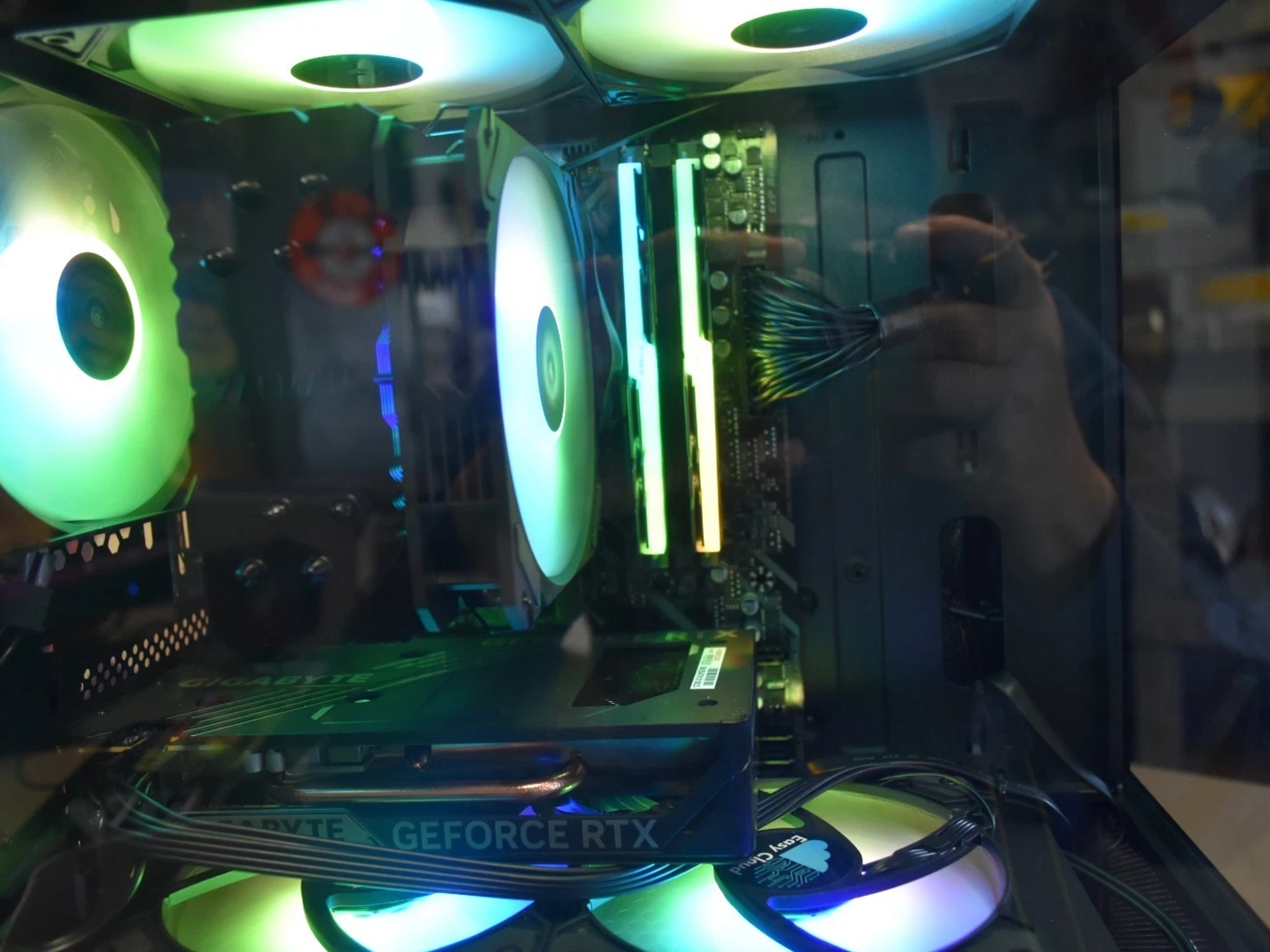 RYZEN 5 5500 RAM 16GB RGB GPU RTX 5050 1 TB NVME Built in Wi Fi