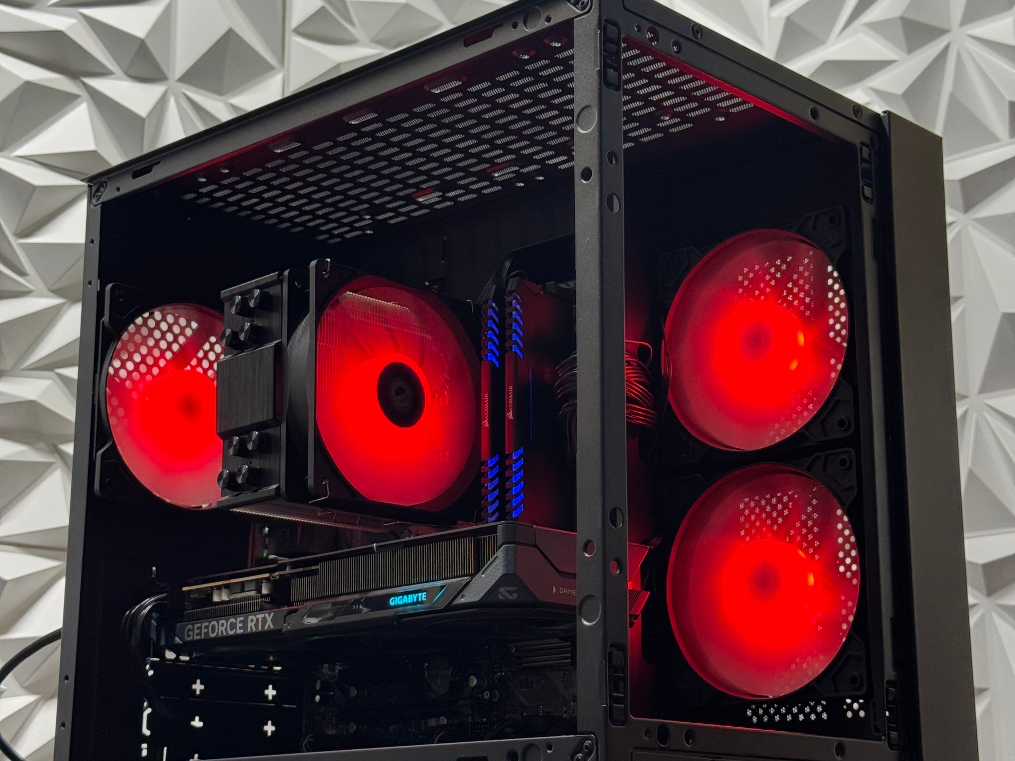 Limited time deal / RTX 5060 / Ryzen 5 5500 / 16GB 3000MHz DDR4 / 512GB SSD / B550M / Windows 11 Pro