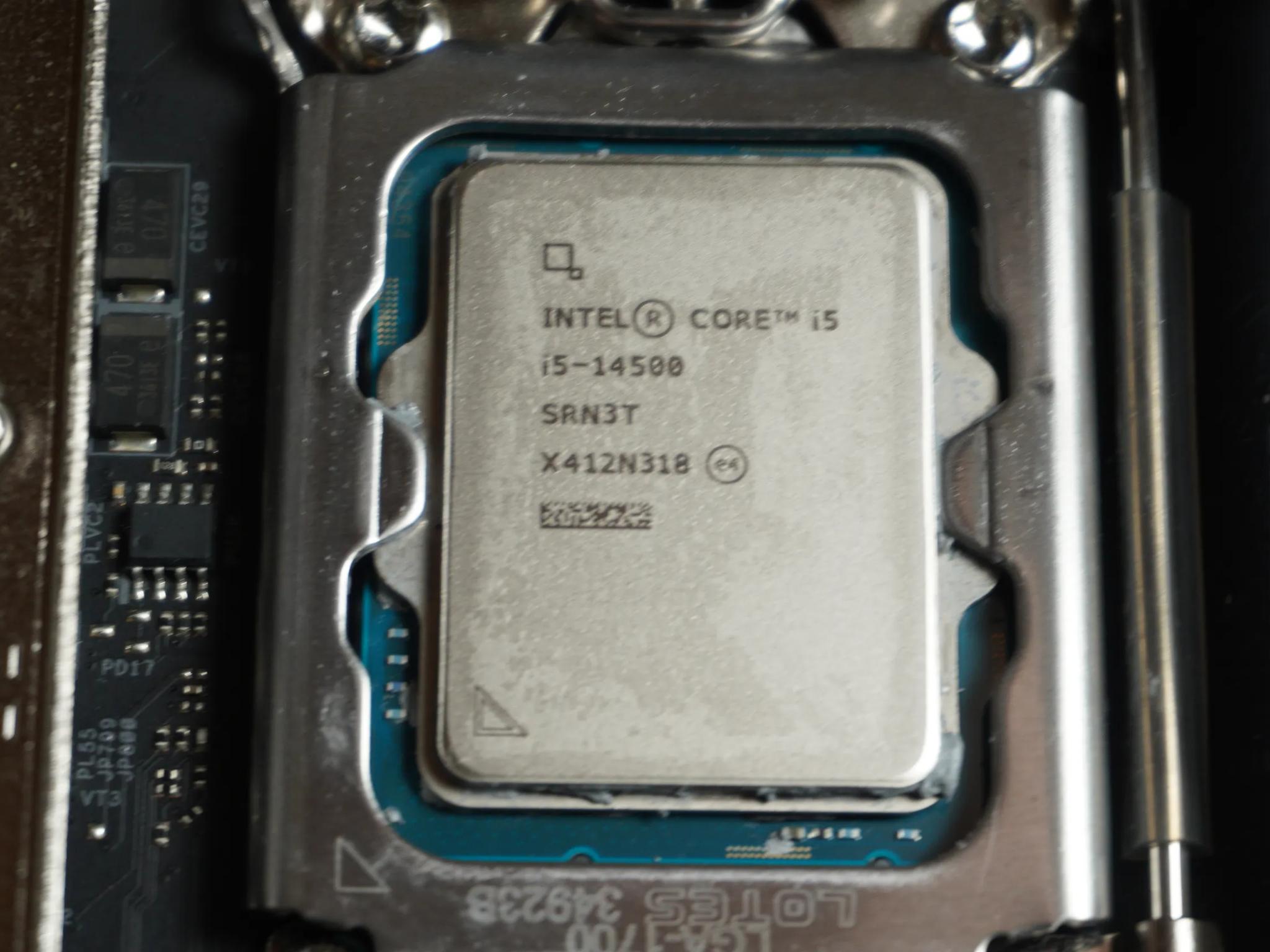 i5 14500 | Asrock z690i | Thermalright Peerless Assassin 120 Mini White