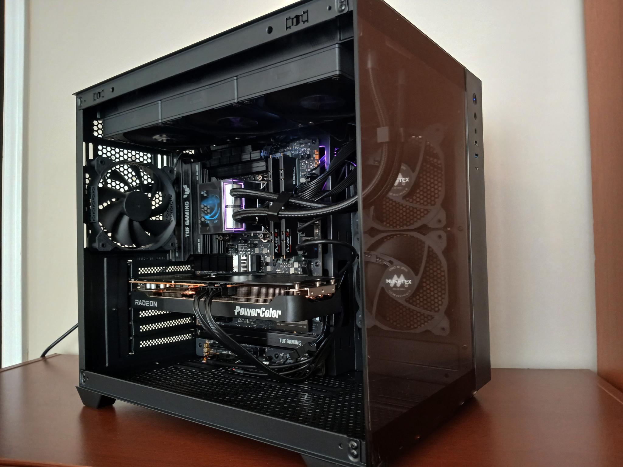 4K Blackout | RX 9070XT 16GB | Intel Core Ultra 7 265K | 32GB RAM