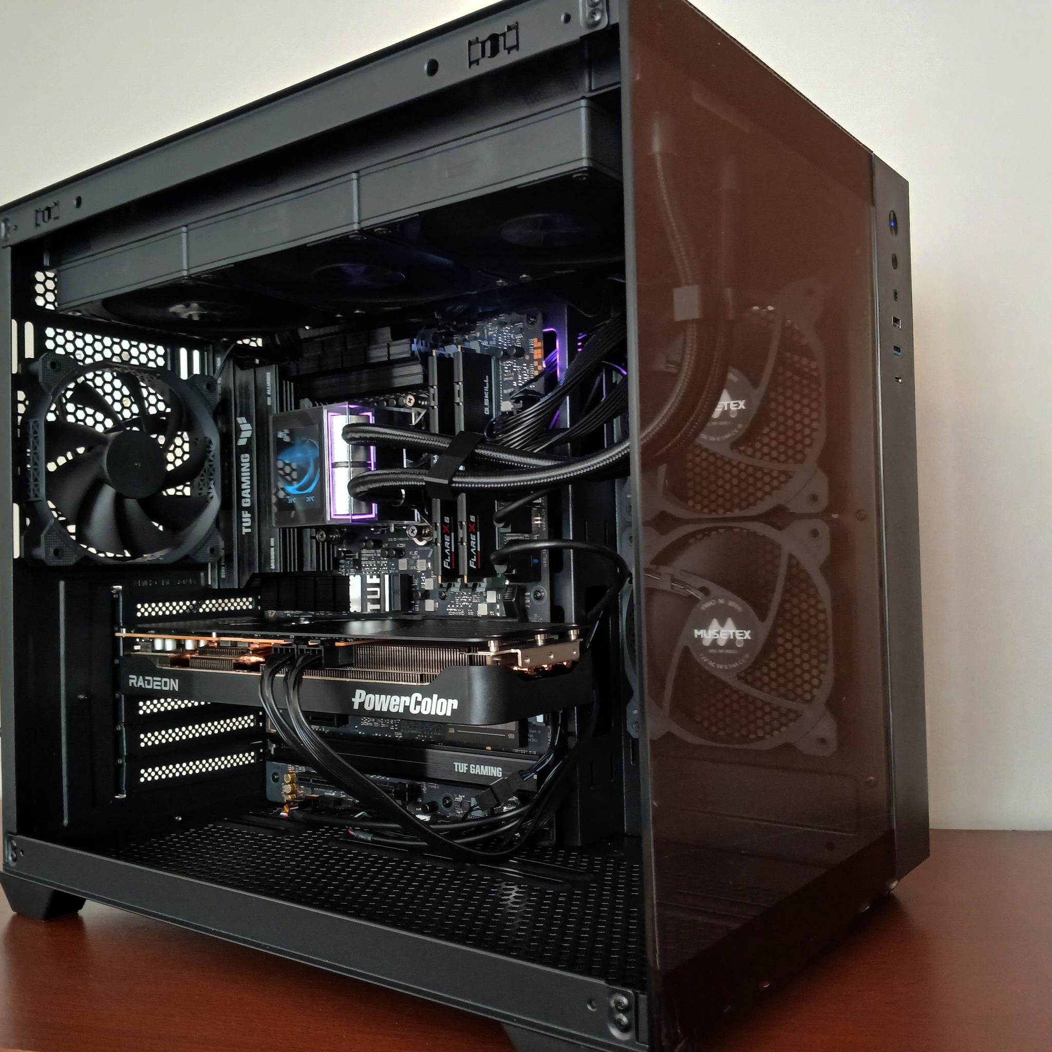 4K Blackout | RX 9070XT 16GB | Intel Core Ultra 7 265K | 32GB RAM