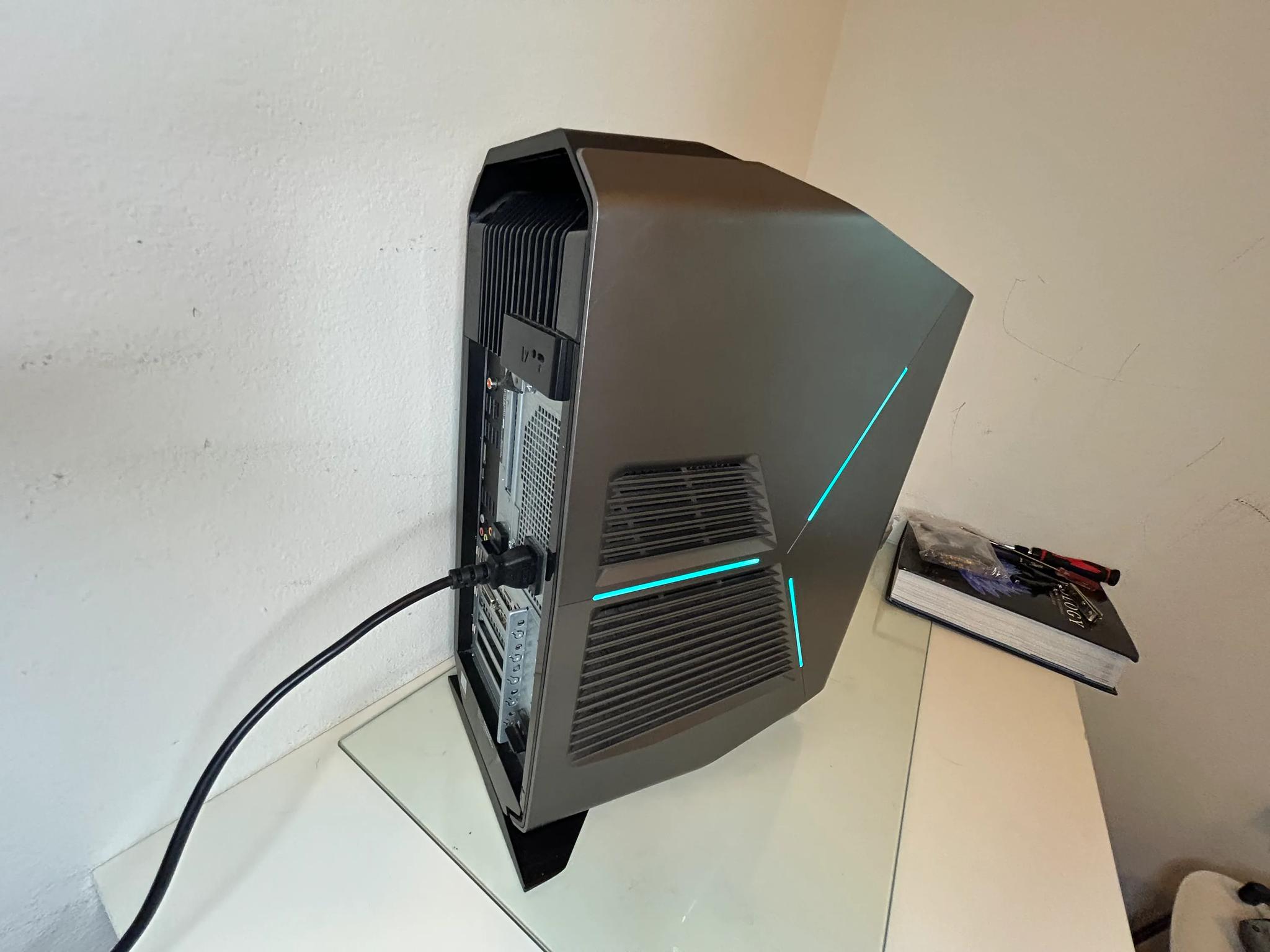 👽 i7 8700k / GTX 1080 / 32gb ddr4 / 500gb ssd+1tb hdd / ALIENWARE R7