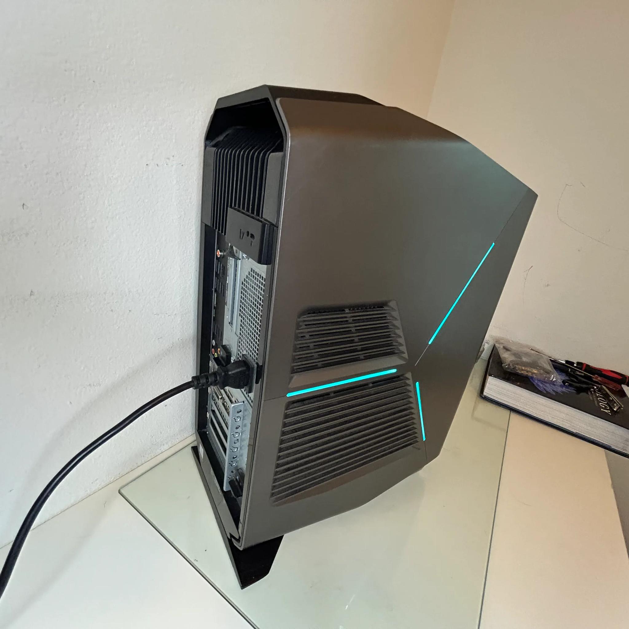 👽 i7 8700k / GTX 1080 / 32gb ddr4 / 500gb ssd+1tb hdd / ALIENWARE R7