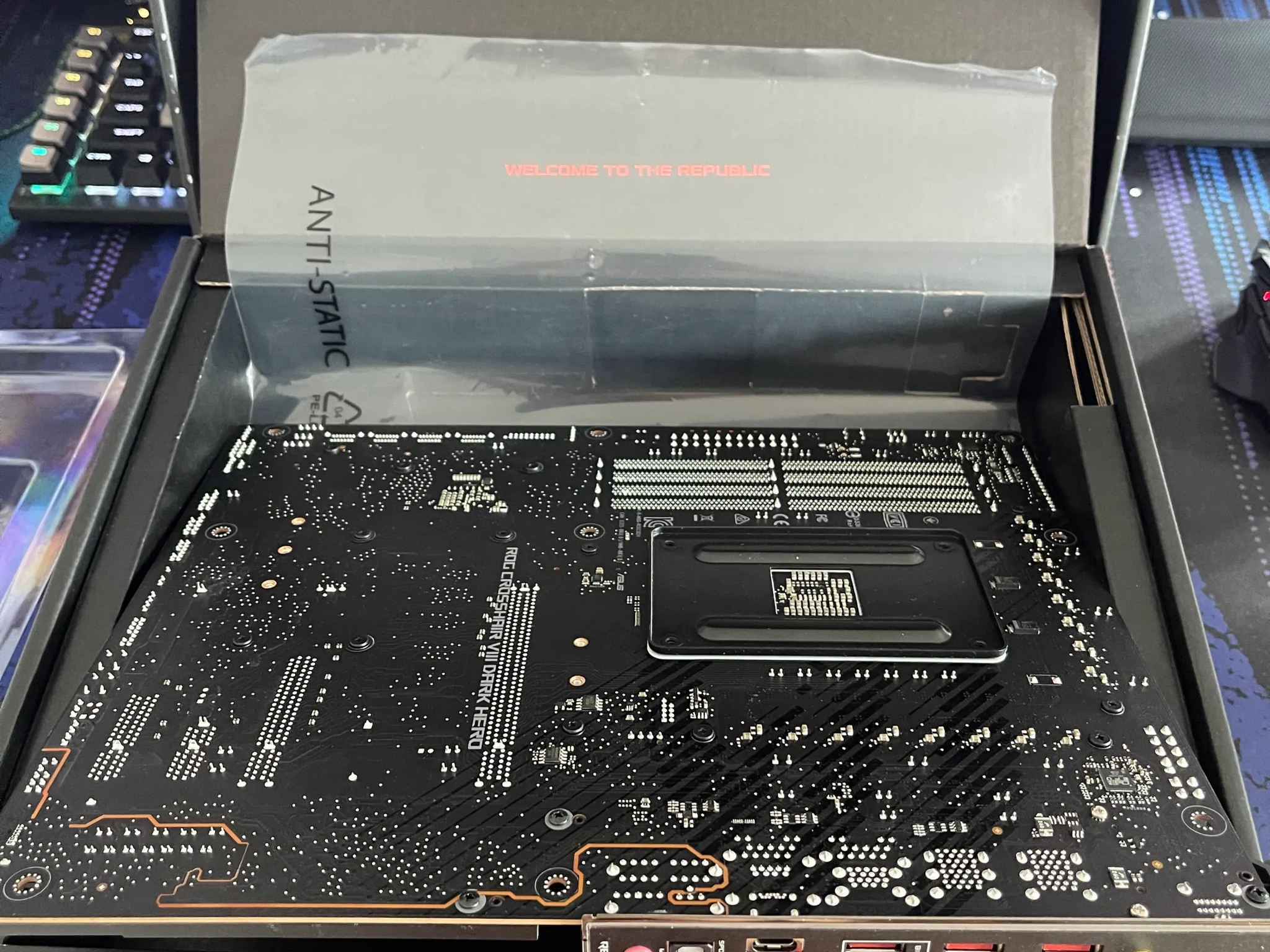 ⚠️LIKE NEW⚠️ Asus X570 ROG Crosshair VIII Dark Hero ATX AM4 Motherboard