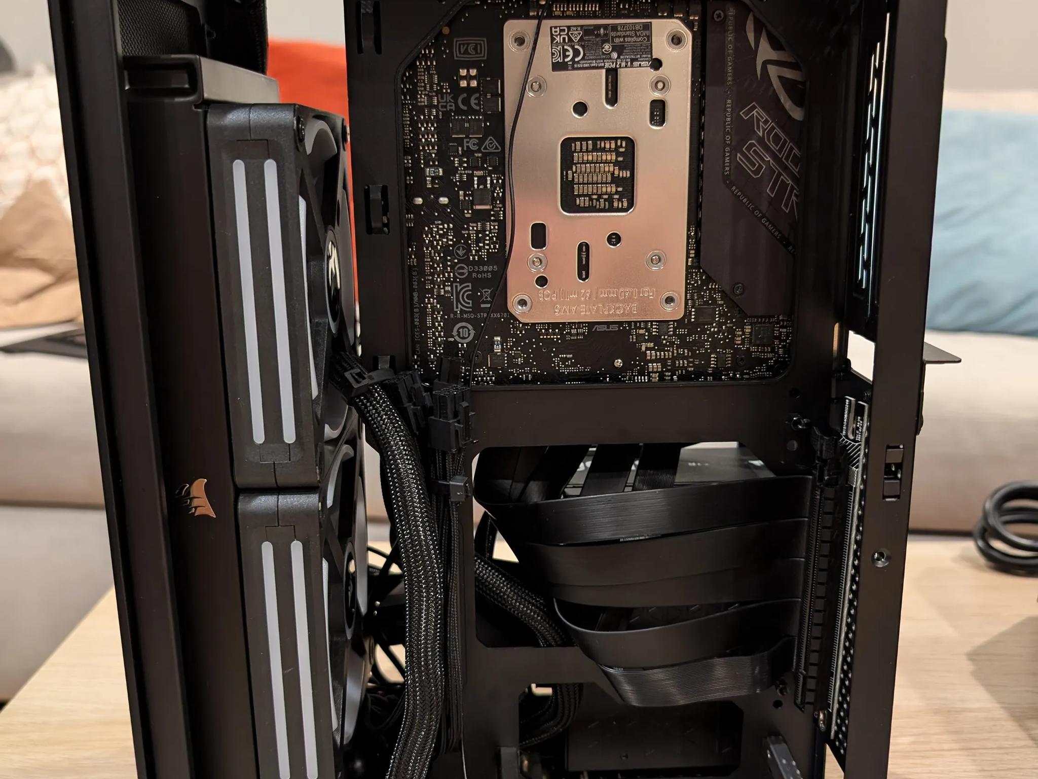 Mini-ITX SFF Ryzen 9 7950X, 64GB RAM 6000MHz , 850watt SFF PSU