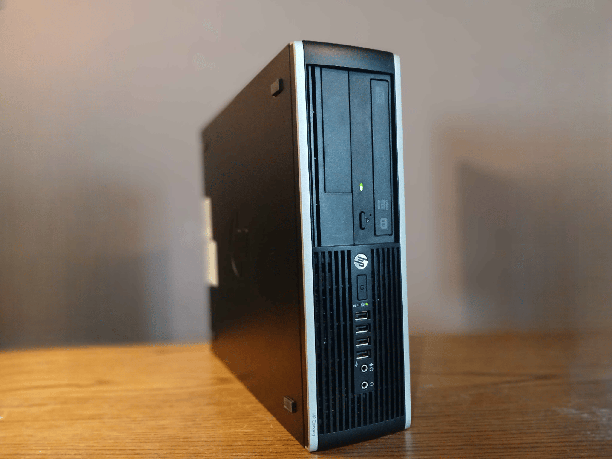 SFF | Xeon e3-1240 | r5 430 | 12gb 1333MHz | 240gb ssd