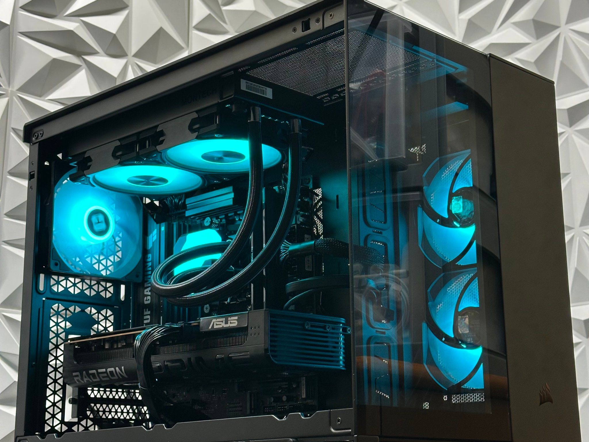 Ryzen 7 9800x3d / RX 9070 XT / 32GB 6400MHz CL32 DDR5 / 1TB ssd / B850 / Windows 11