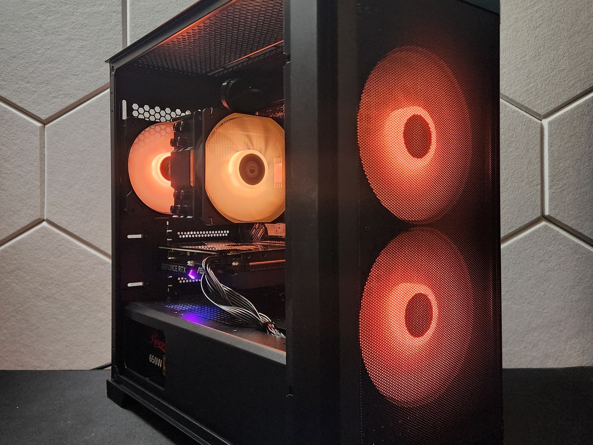 RTX 3060TI | Ryzen 7 3800X | 32GB DDR4 | 256GB SSD + 1TB HDD | WIFI+BT