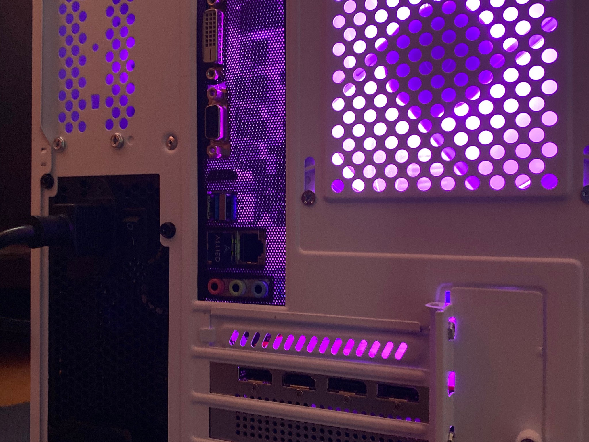 (Liquid-cooled) RX 5700XT| Ryzen 7| 16GB GLOWAY DDR4 RAM| 1TB NVMe SSD| Windows 11 PRO w/ Deku💫