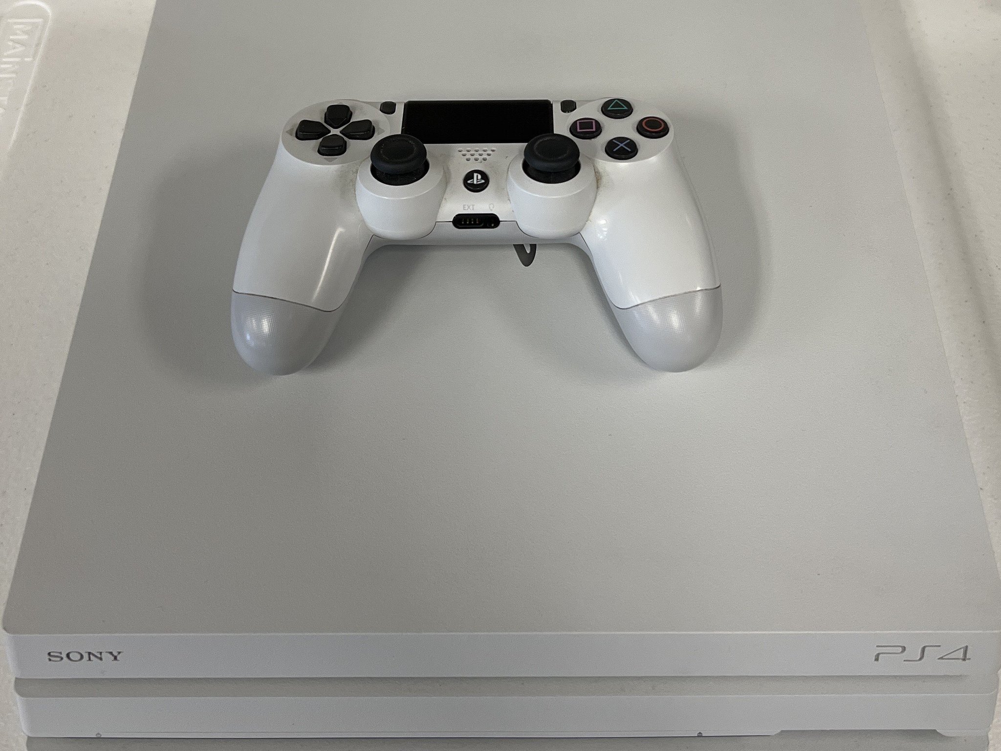 PS4 Pro Glacier White 1TB with power Cable and Controller